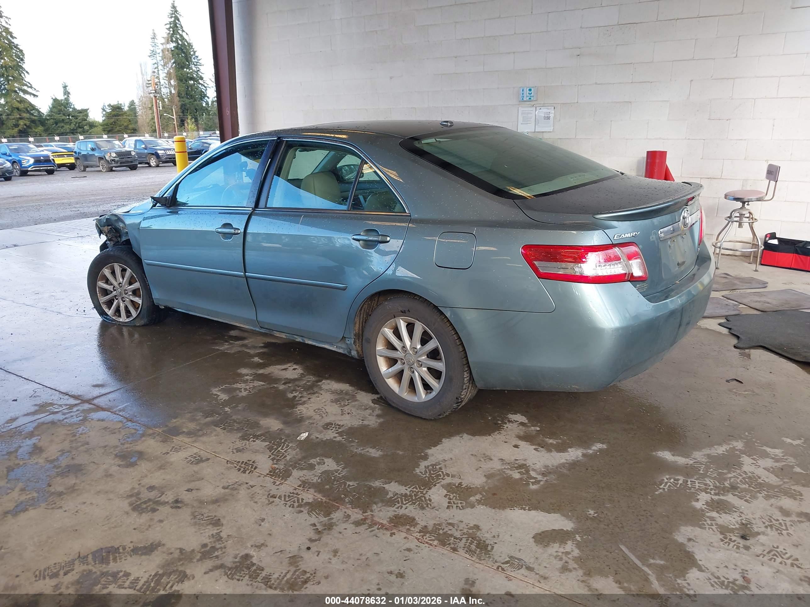 TOYOTA CAMRY image 3
