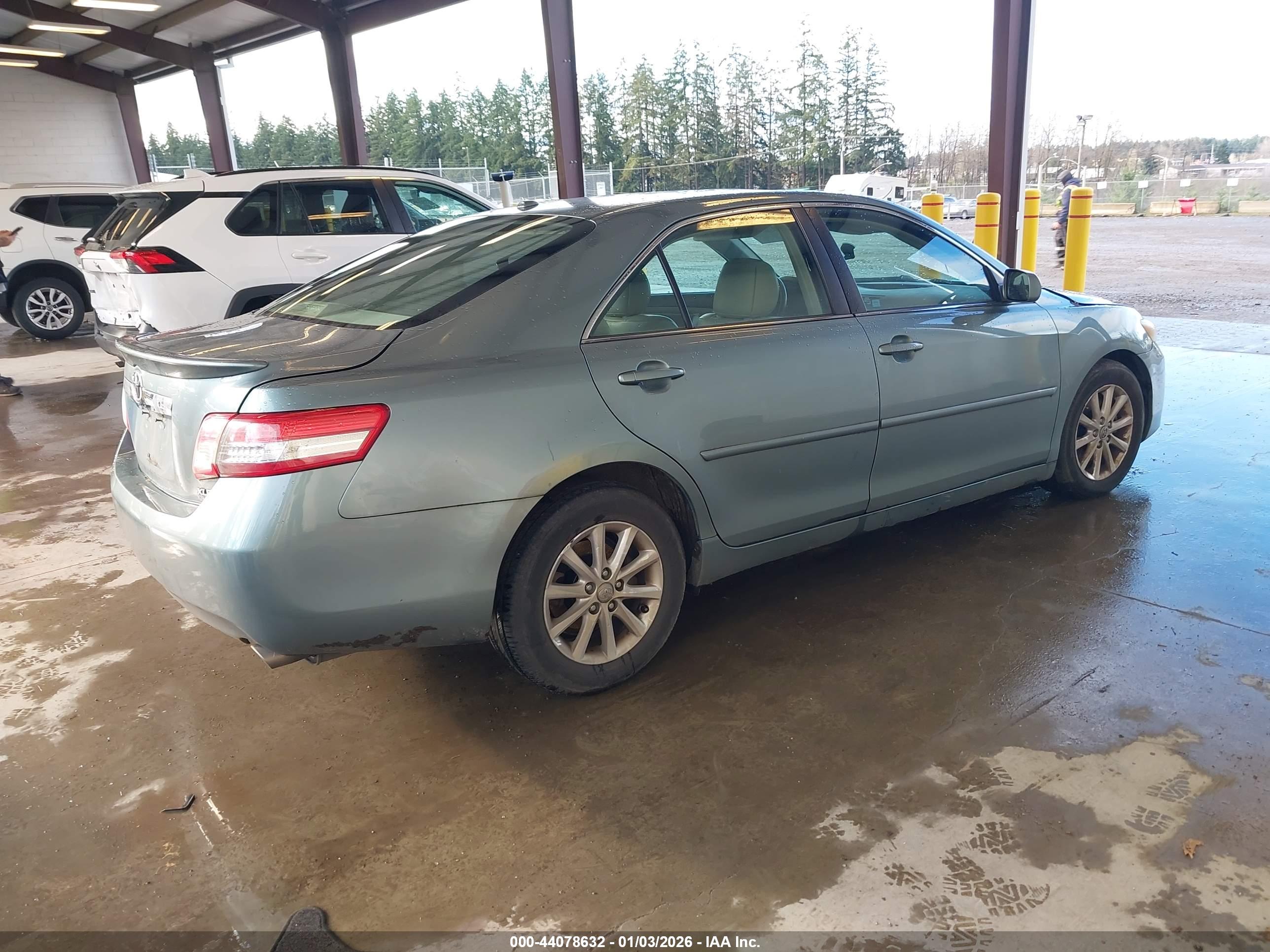 TOYOTA CAMRY image 4