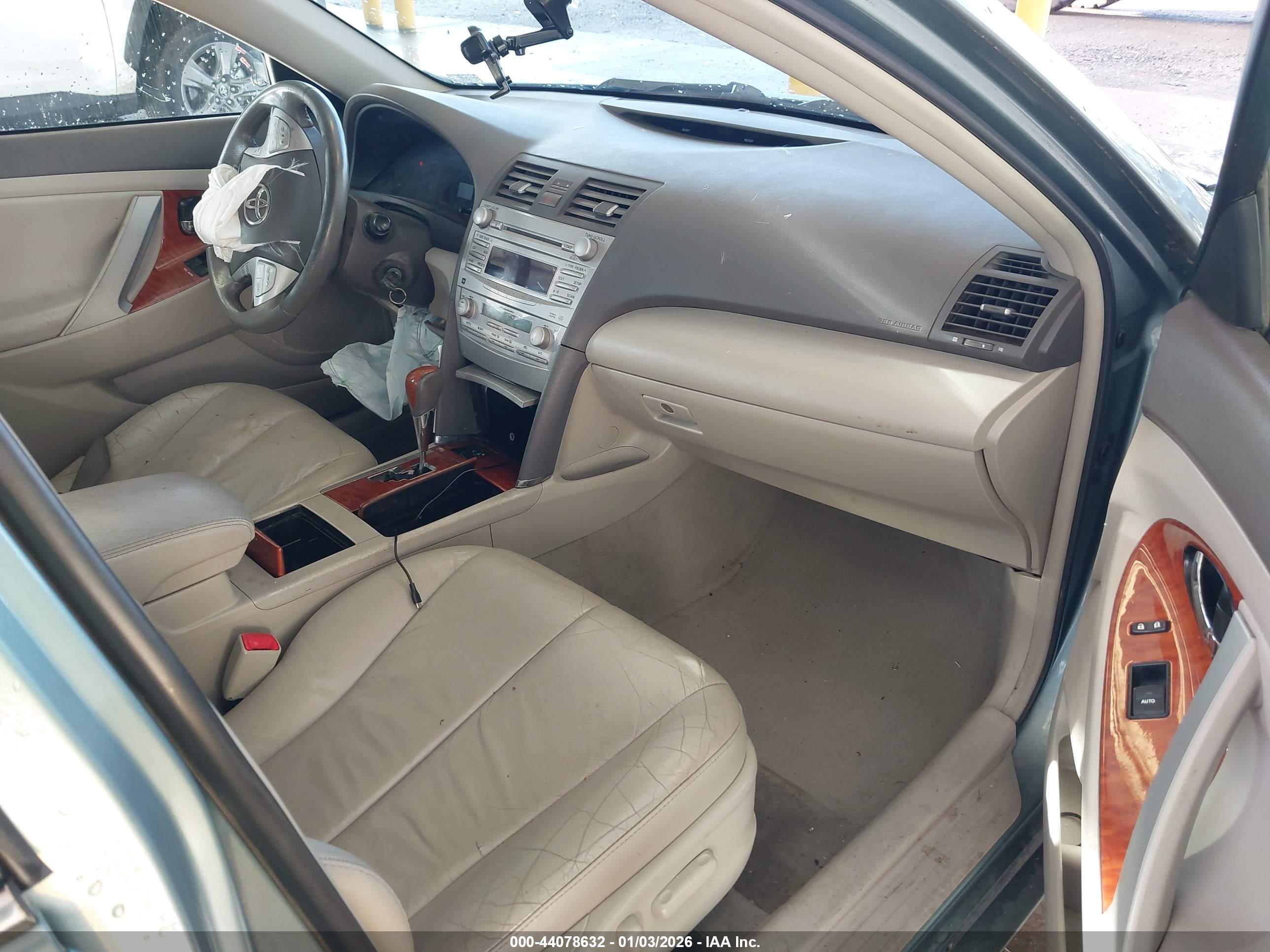 TOYOTA CAMRY image 5