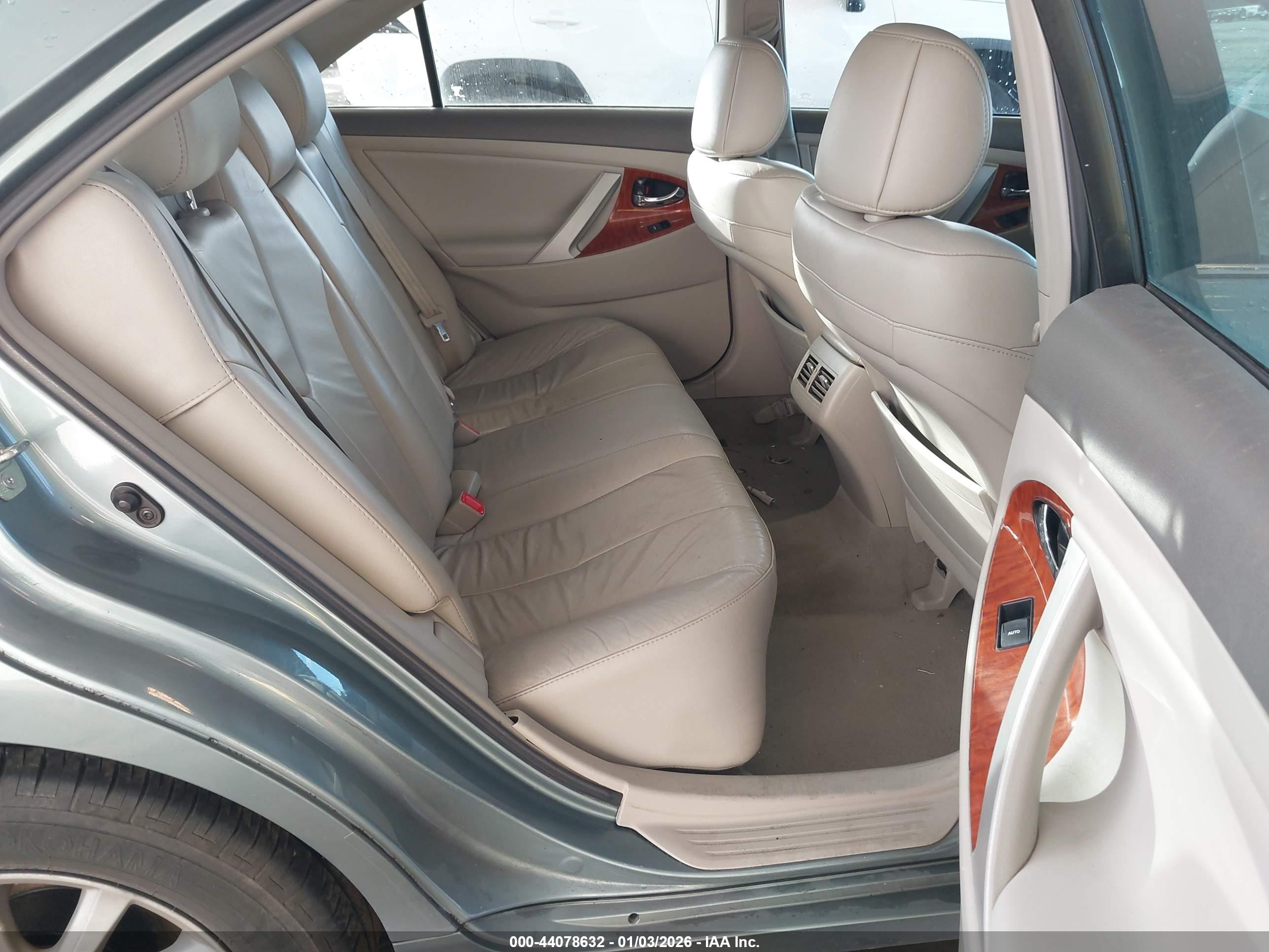 TOYOTA CAMRY image 8