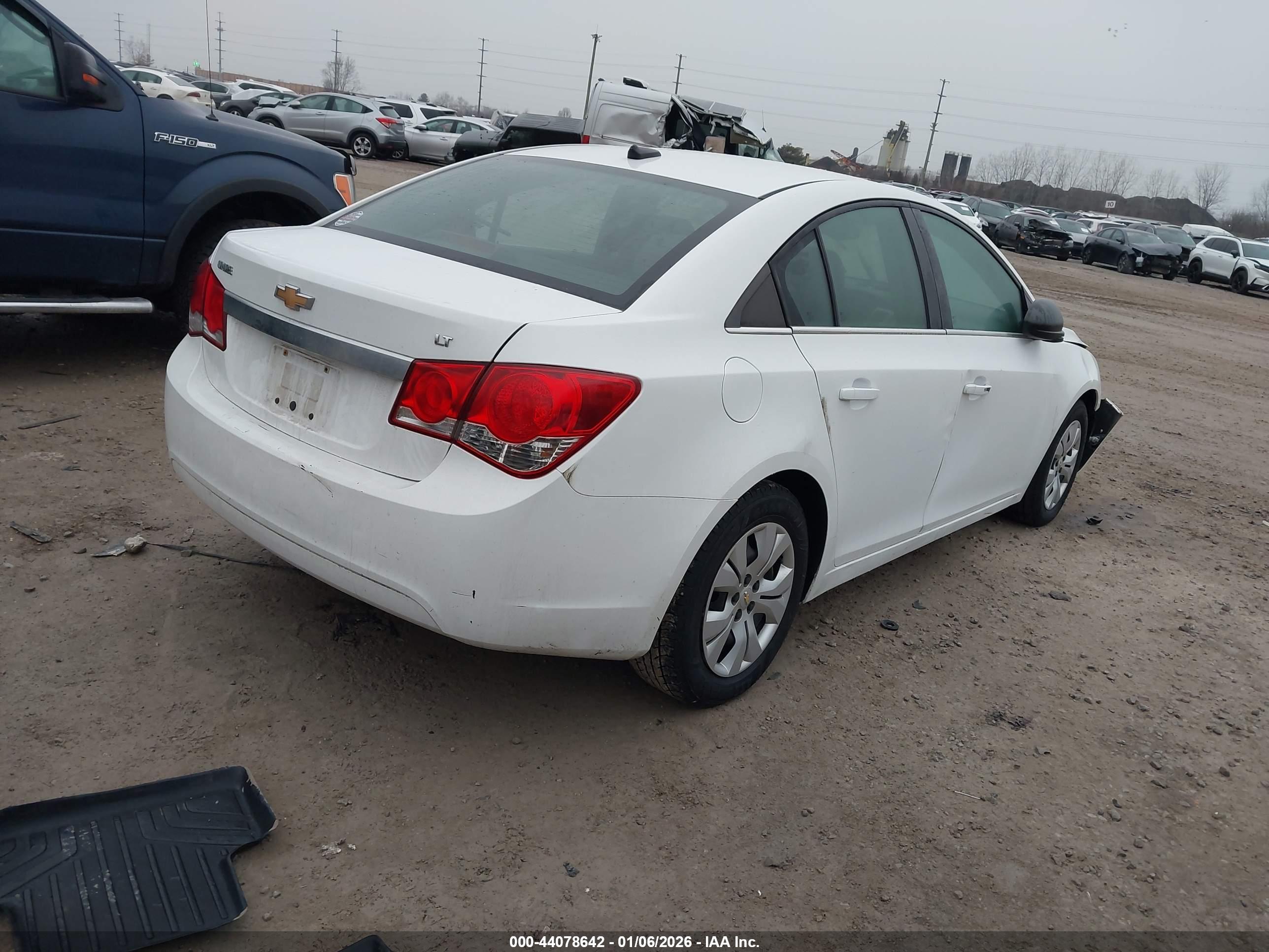 CHEVROLET CRUZE image 4