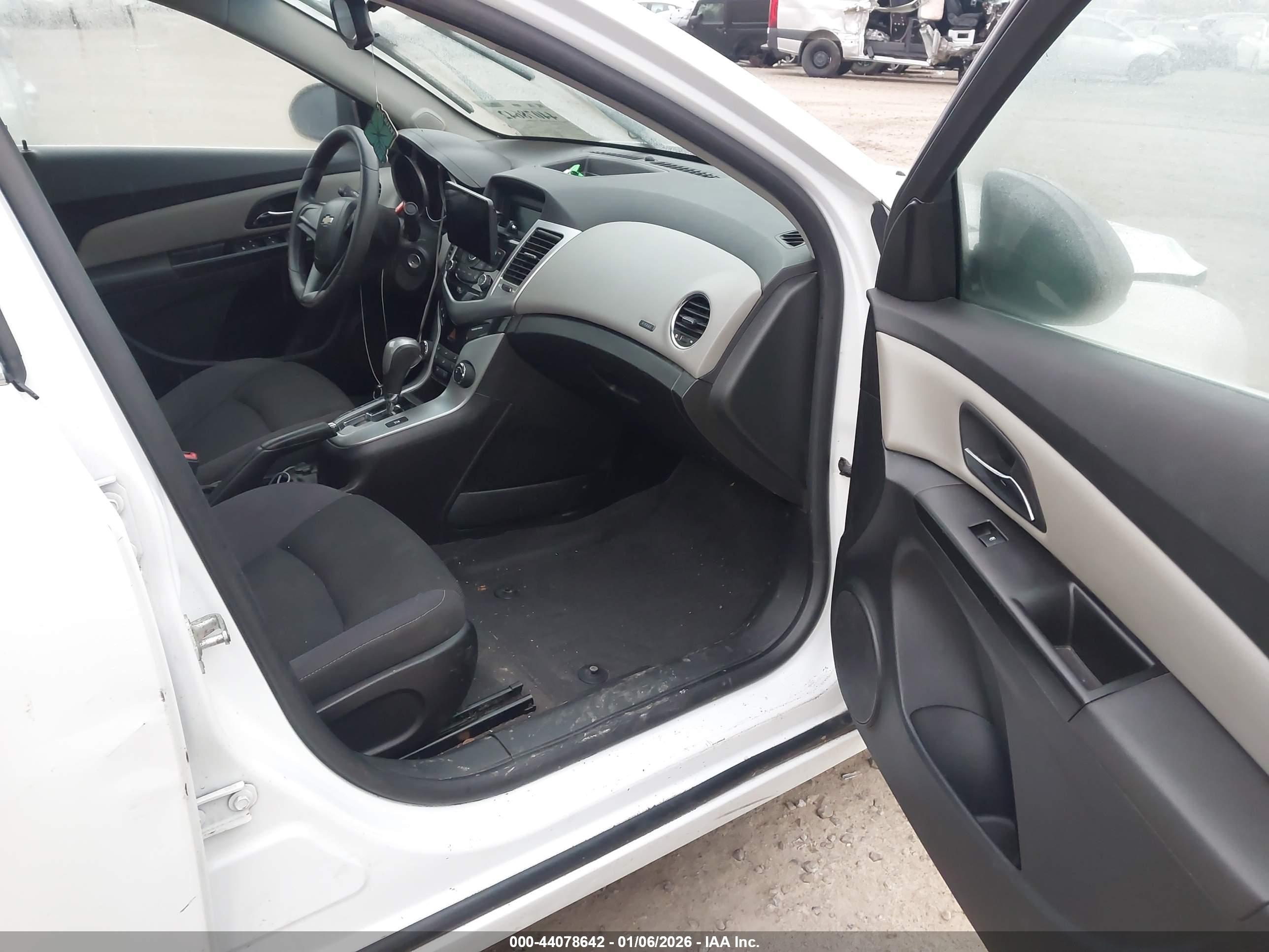 CHEVROLET CRUZE image 5