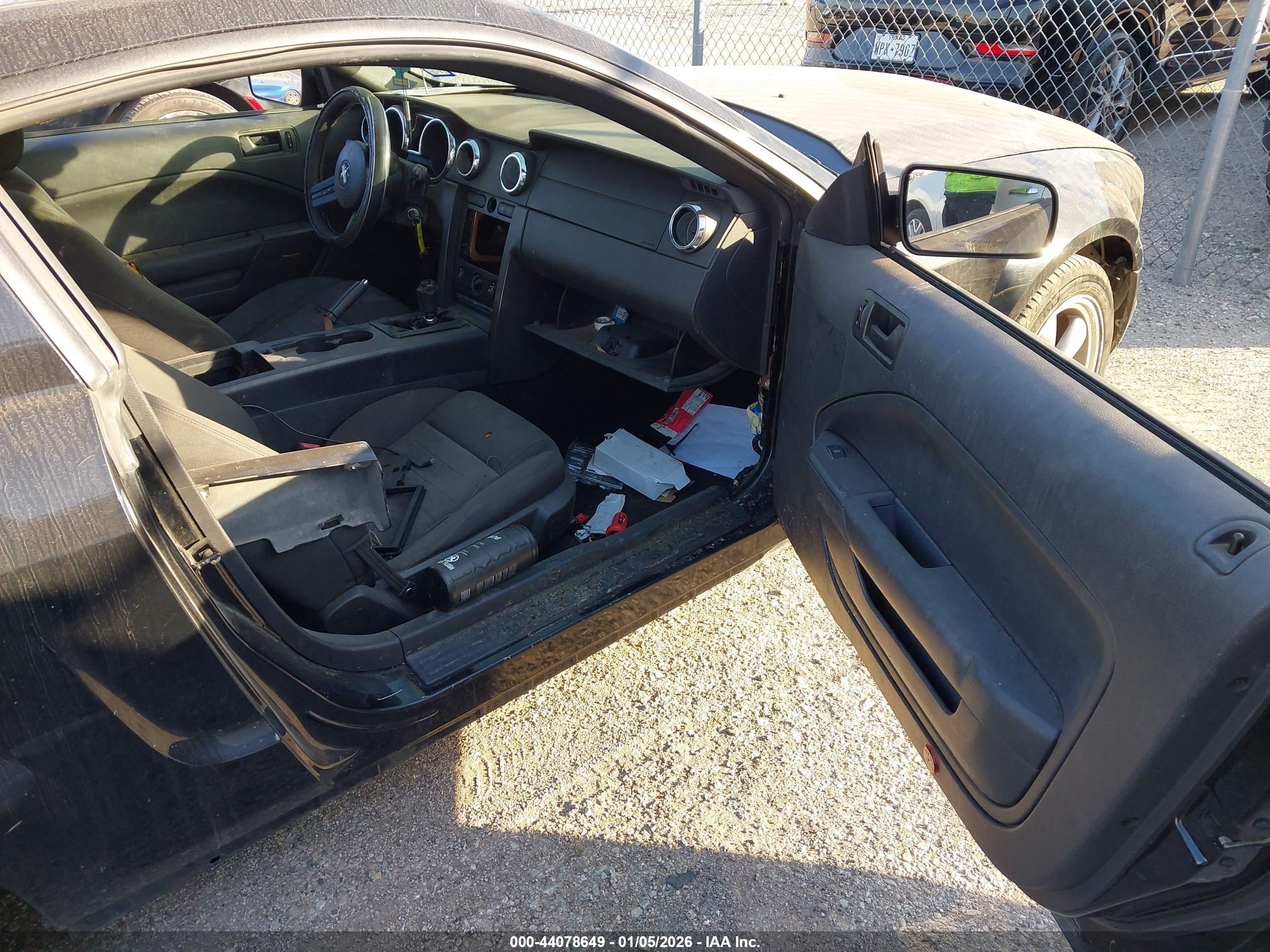 FORD MUSTANG image 5
