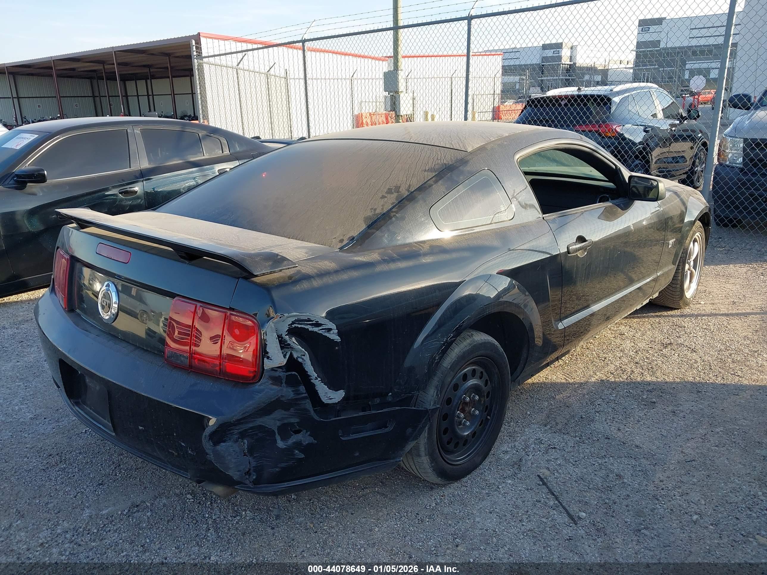 FORD MUSTANG image 6