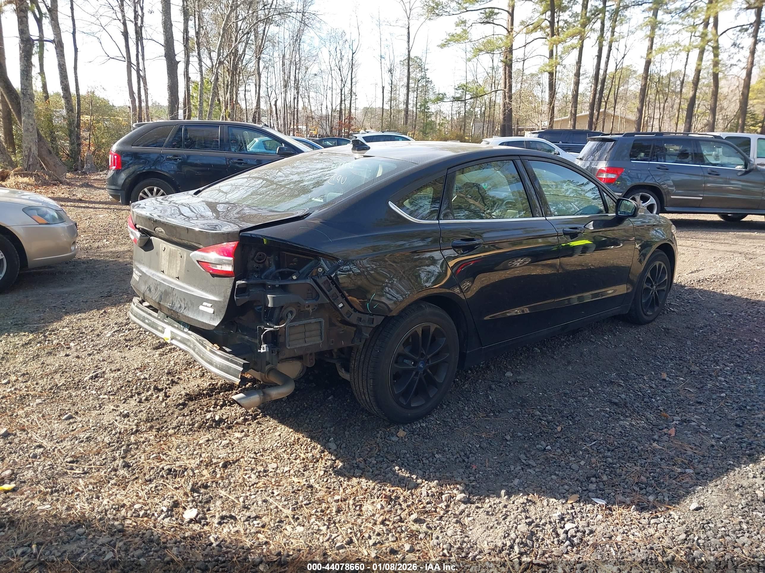 FORD FUSION image 4