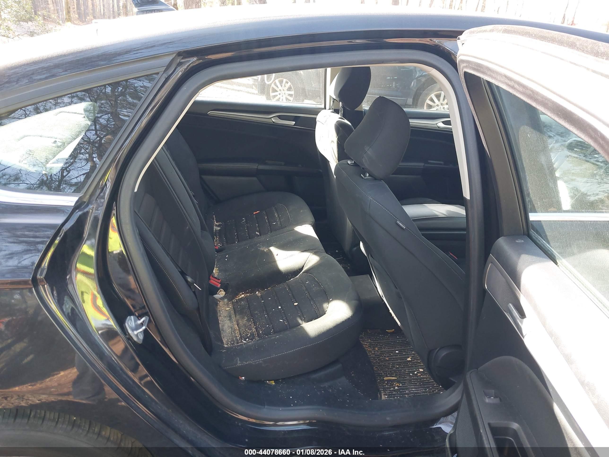 FORD FUSION image 8