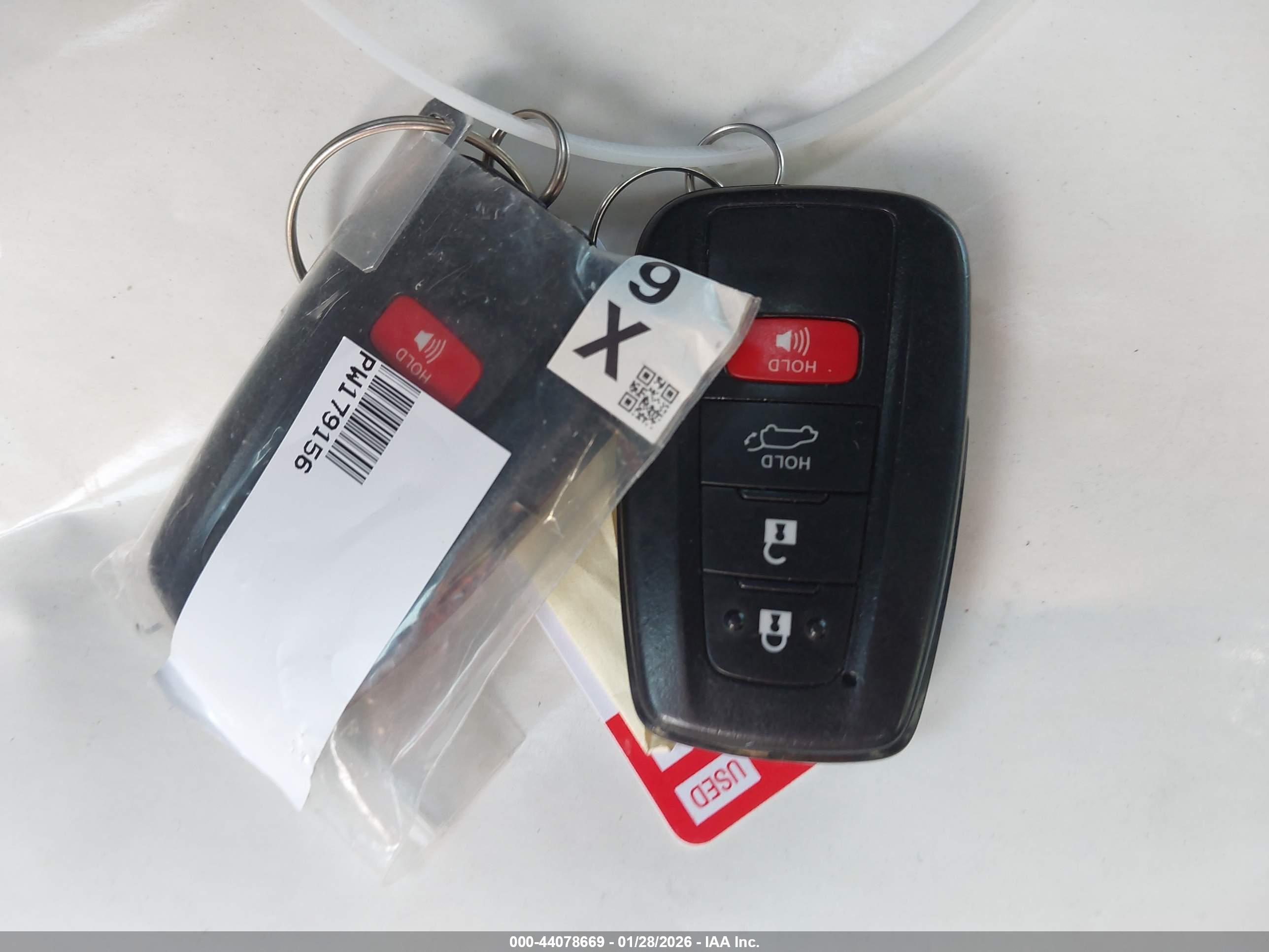 TOYOTA RAV4 image 11