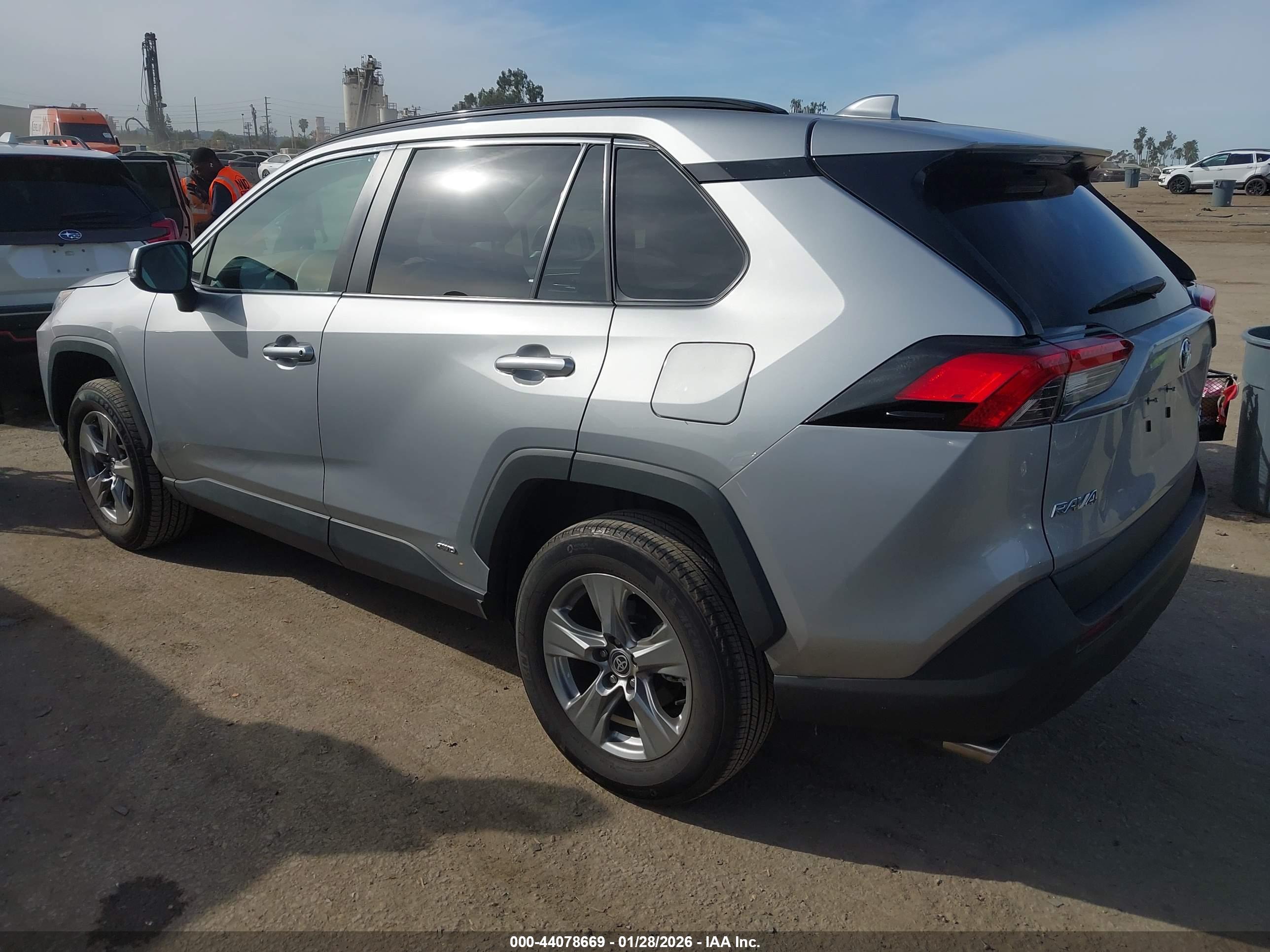 TOYOTA RAV4 image 3