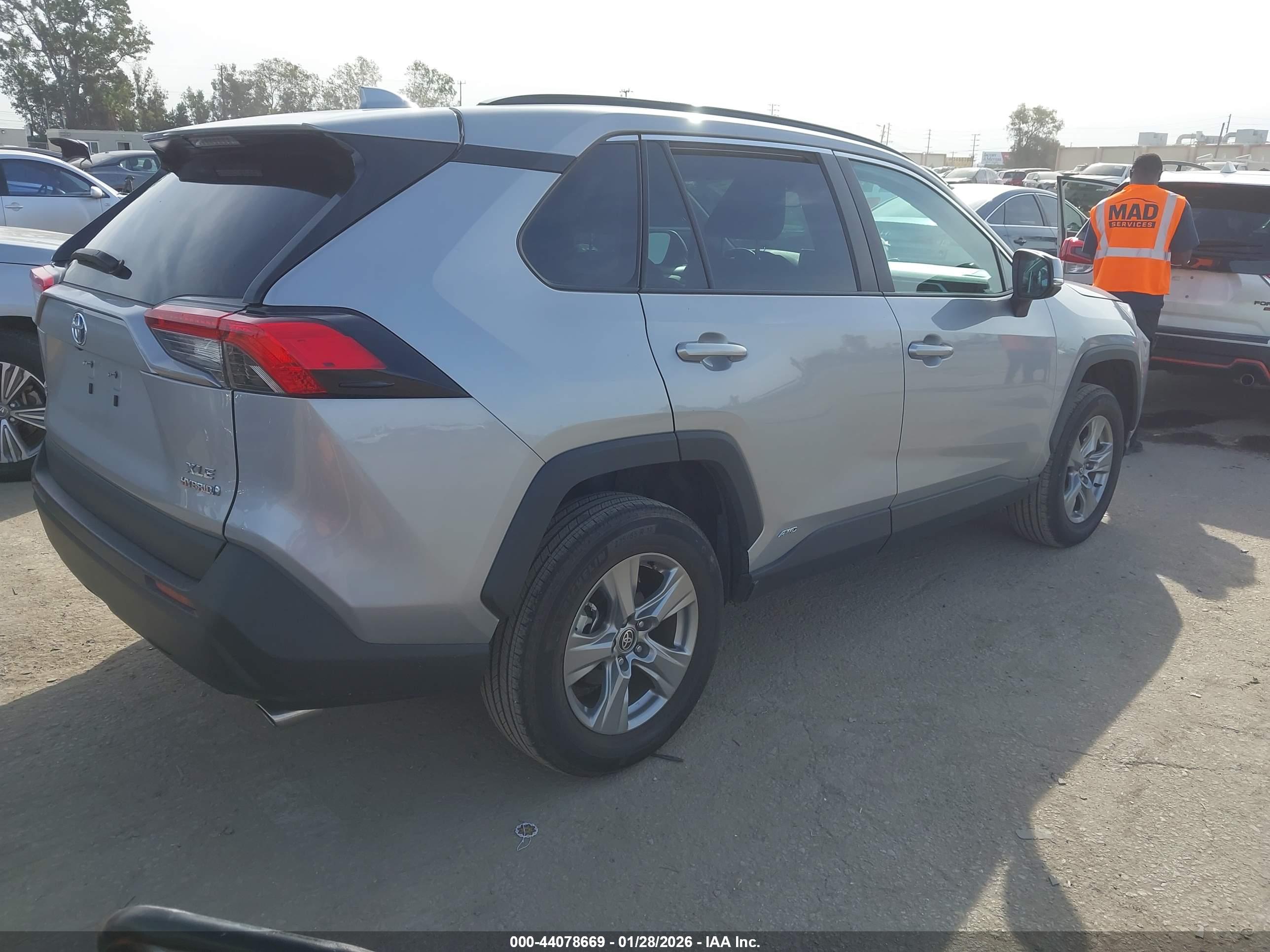 TOYOTA RAV4 image 4