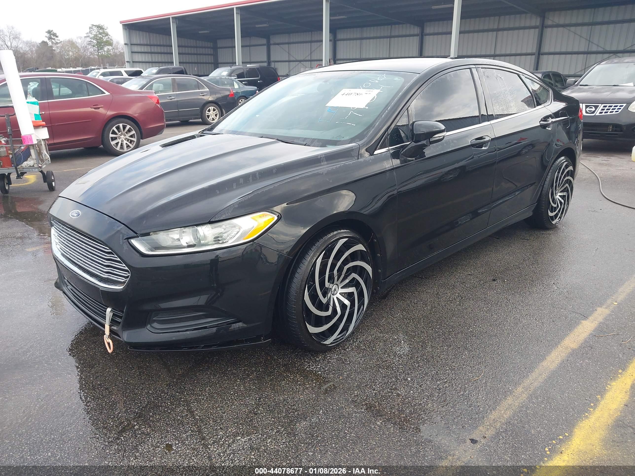 FORD FUSION image 2