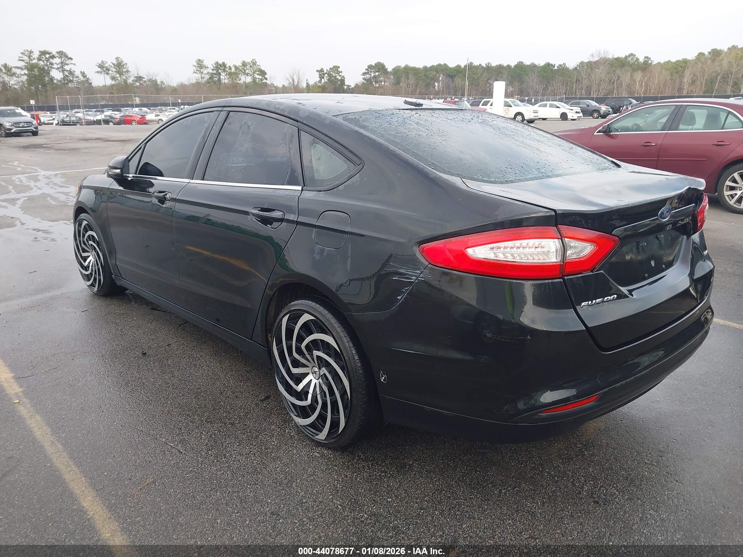 FORD FUSION image 3