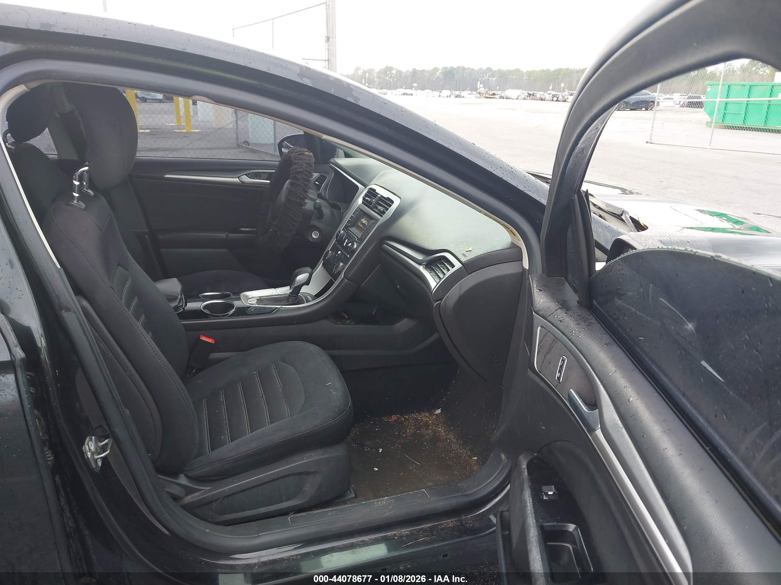 FORD FUSION image 5
