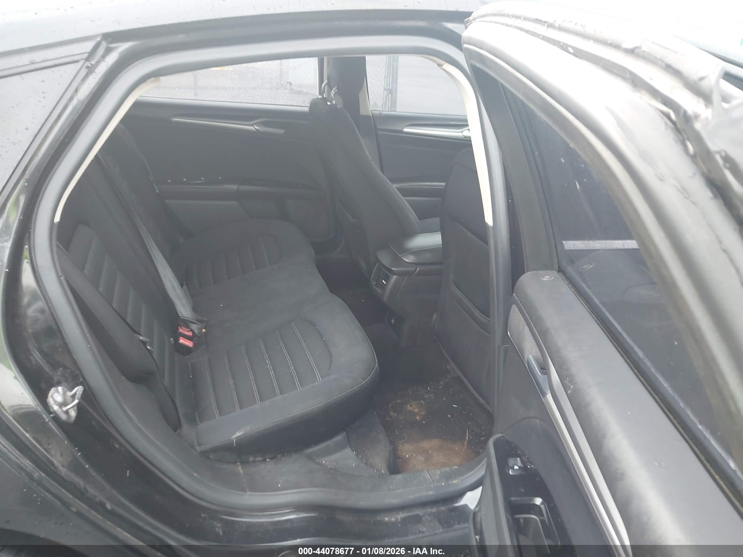 FORD FUSION image 8