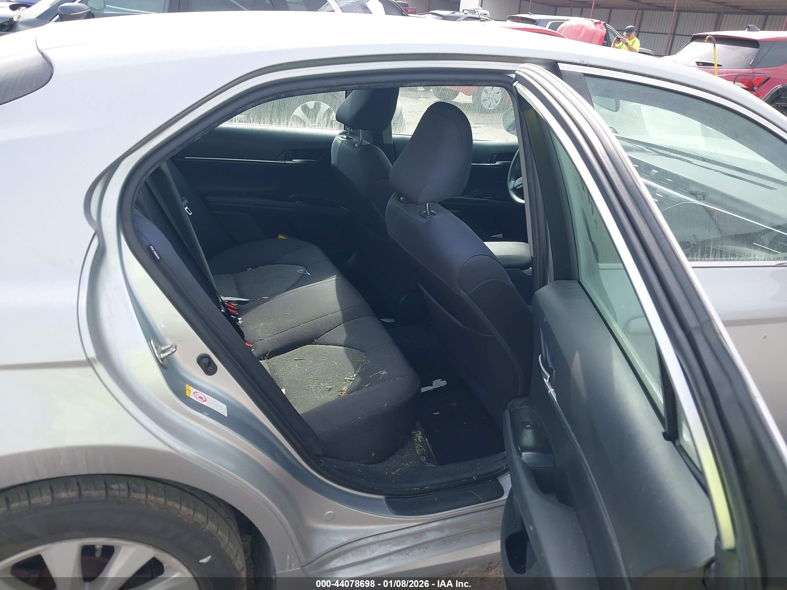 TOYOTA CAMRY image 8