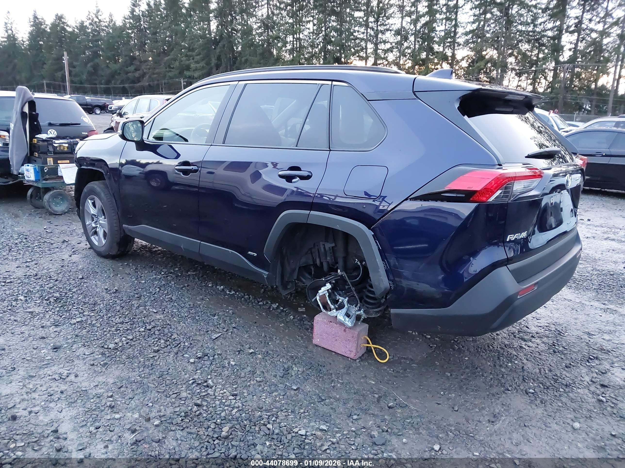 TOYOTA RAV4 image 3