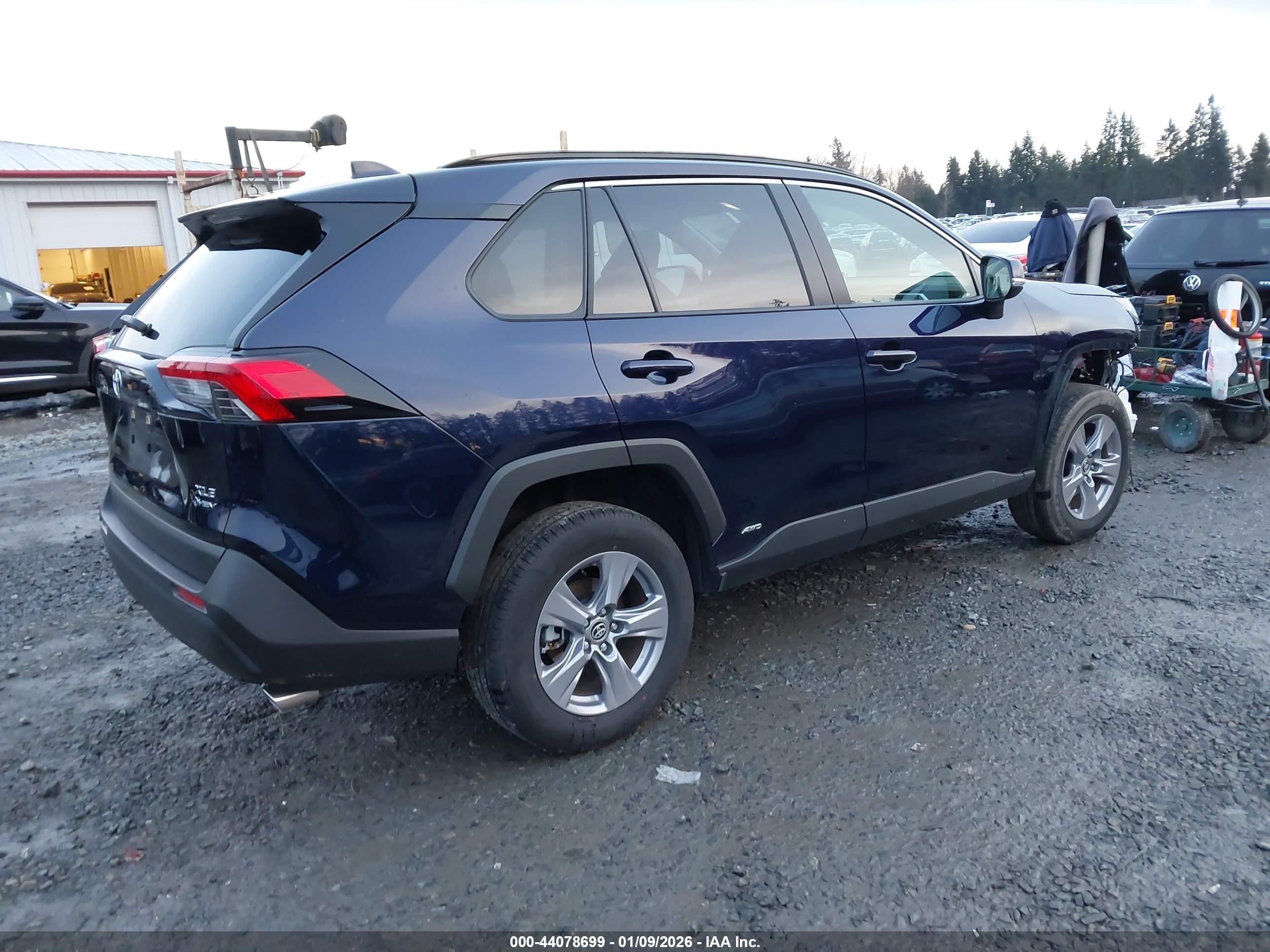 TOYOTA RAV4 image 4