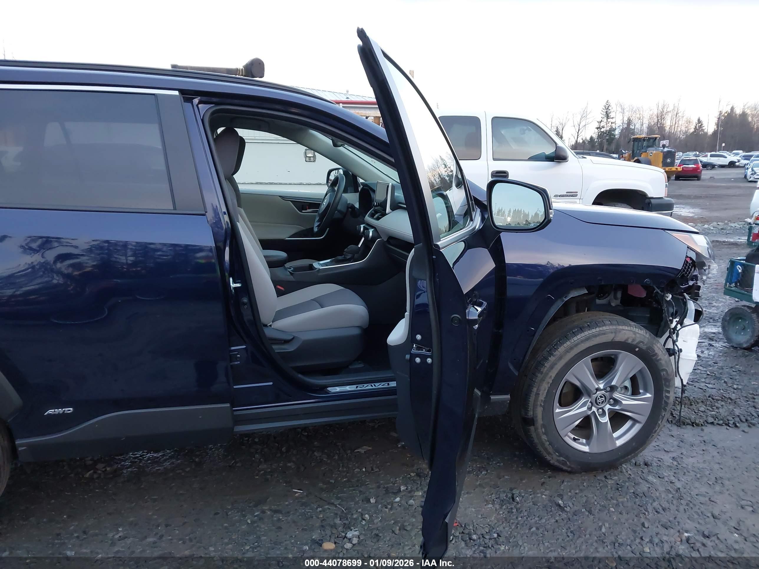 TOYOTA RAV4 image 5