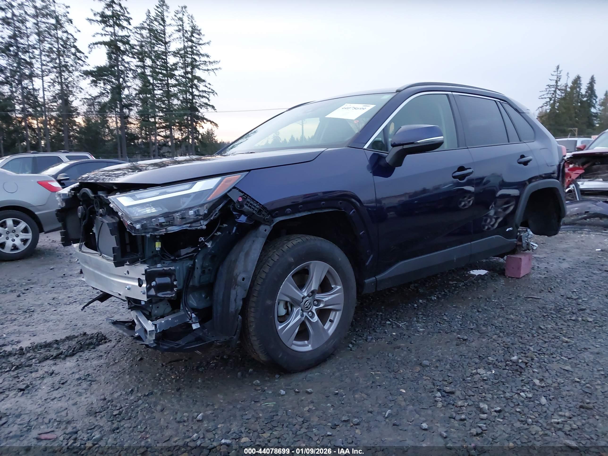 TOYOTA RAV4 image 6