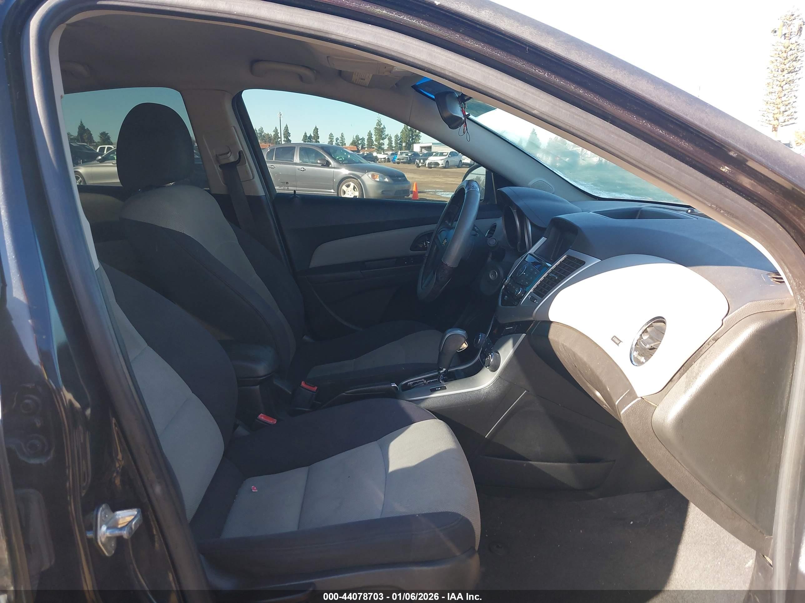 CHEVROLET CRUZE image 5