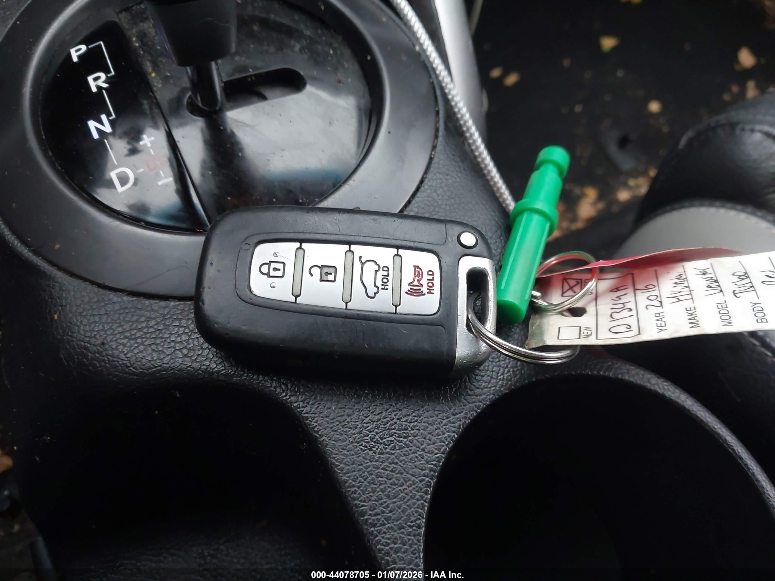 HYUNDAI VELOSTER image 11