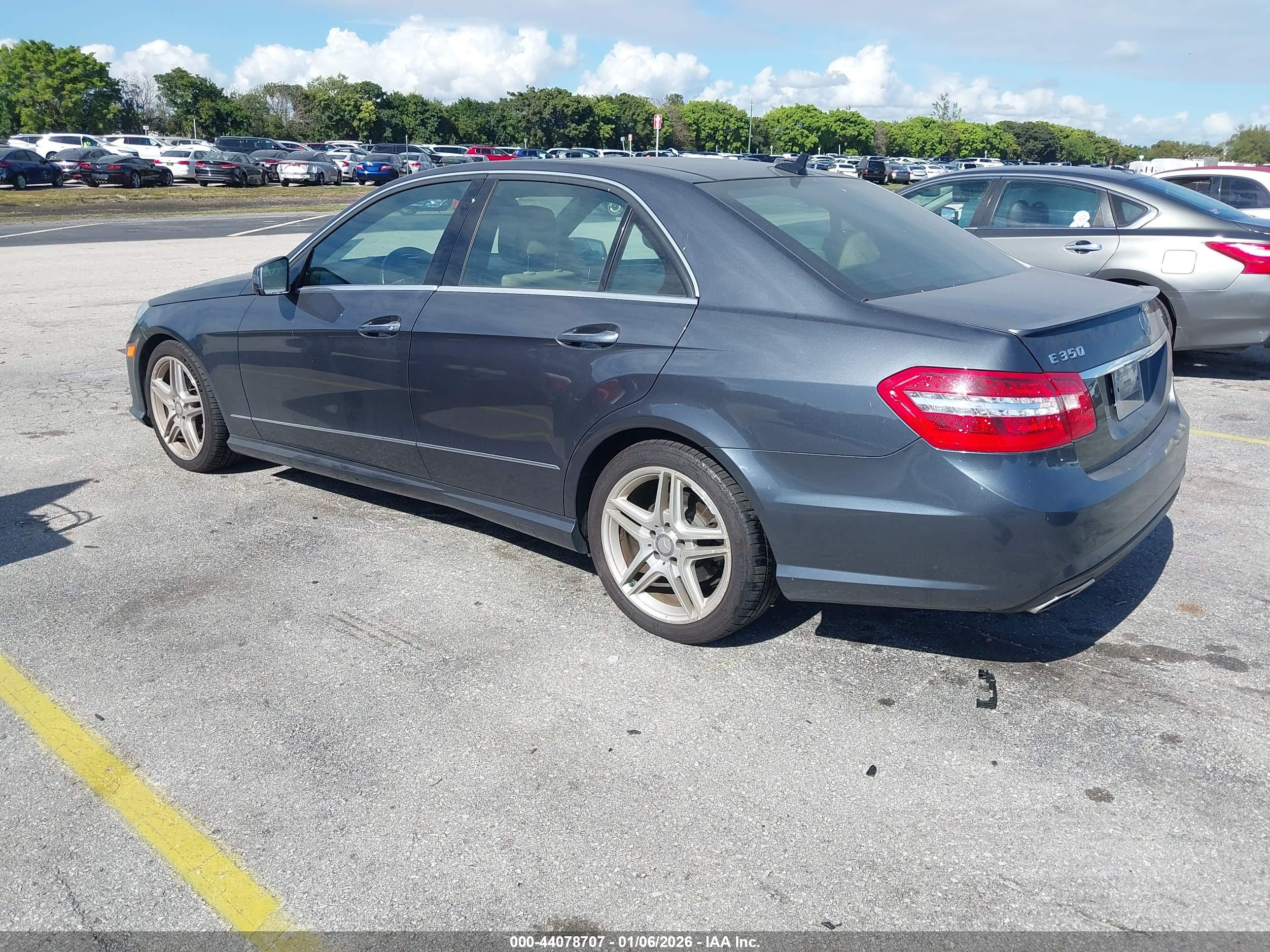 MERCEDES-BENZ E image 3