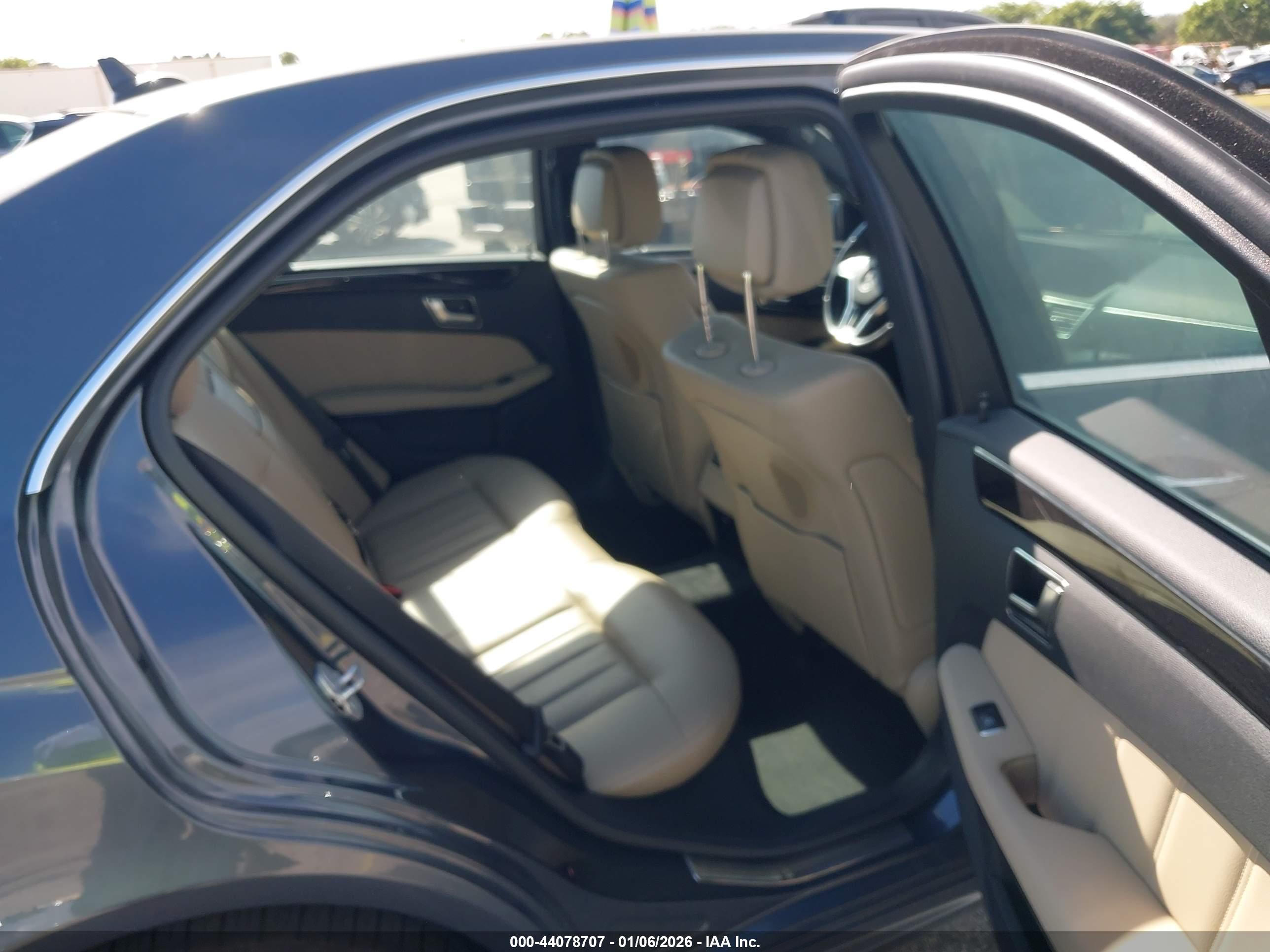 MERCEDES-BENZ E image 8