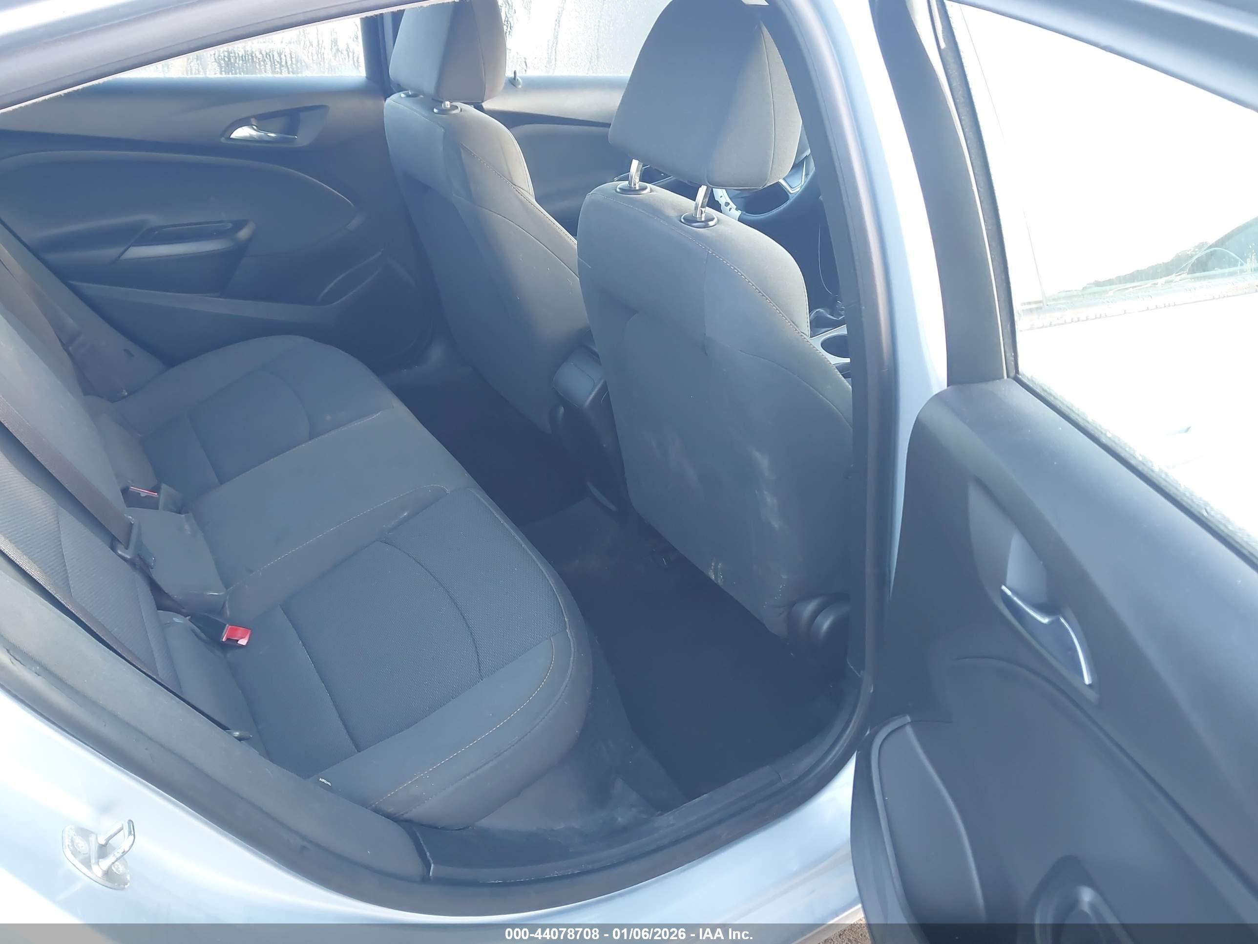 CHEVROLET CRUZE image 8