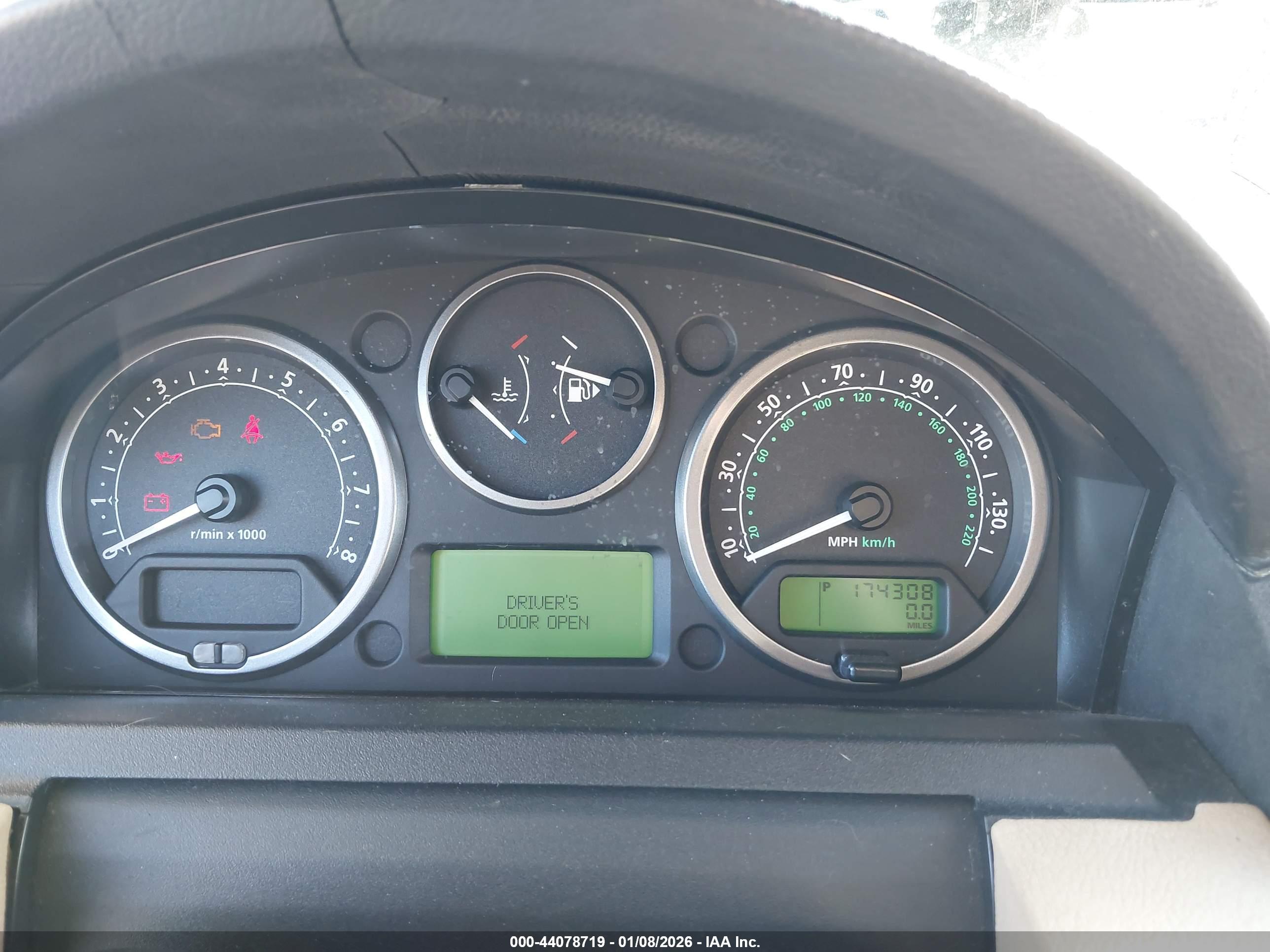 LAND ROVER image 7