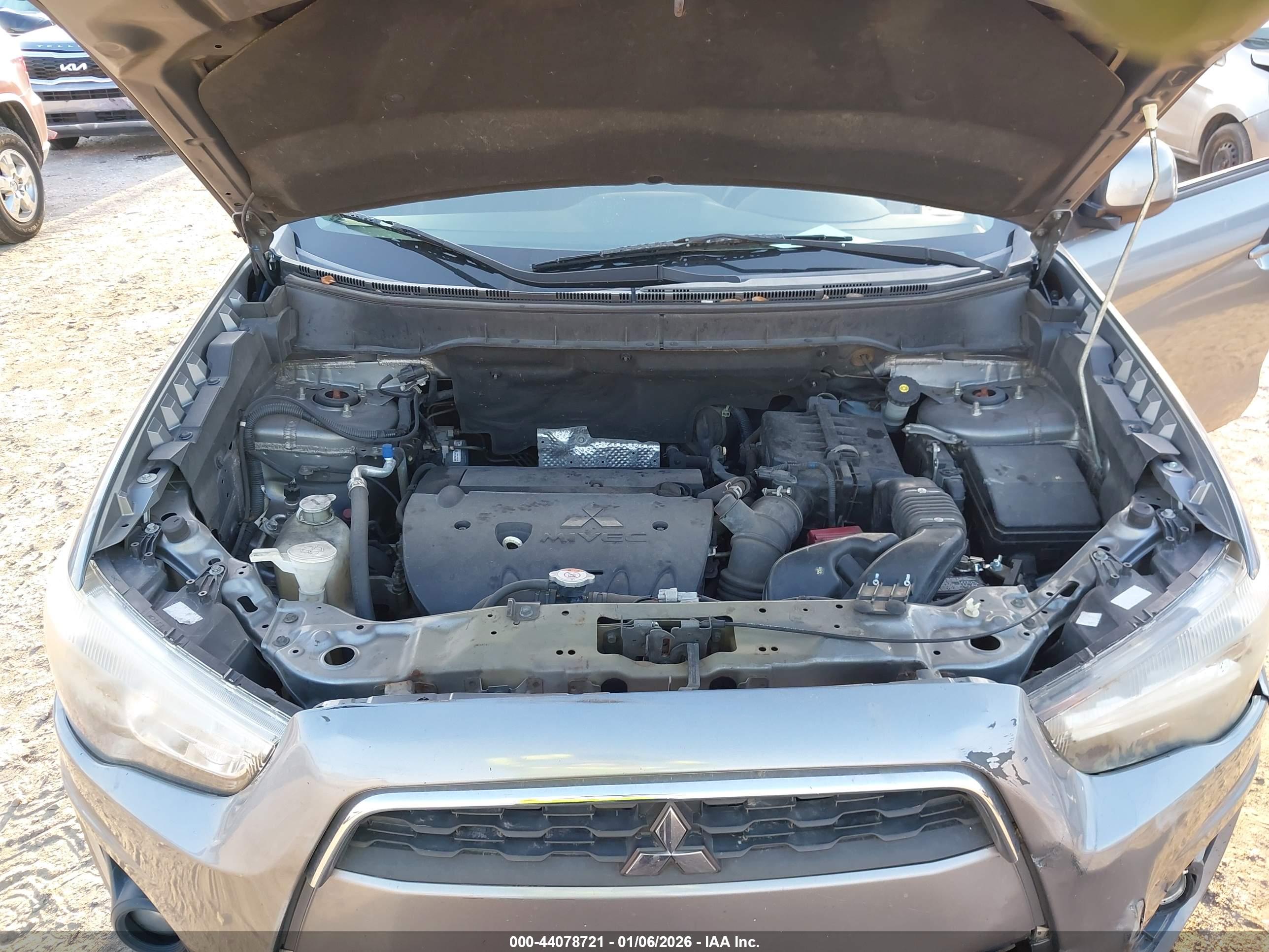 MITSUBISHI OUTLANDER image 10