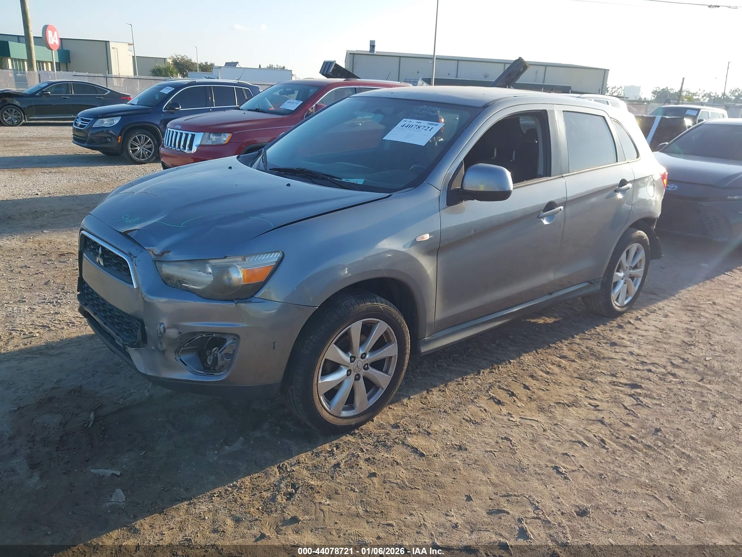 MITSUBISHI OUTLANDER image 2