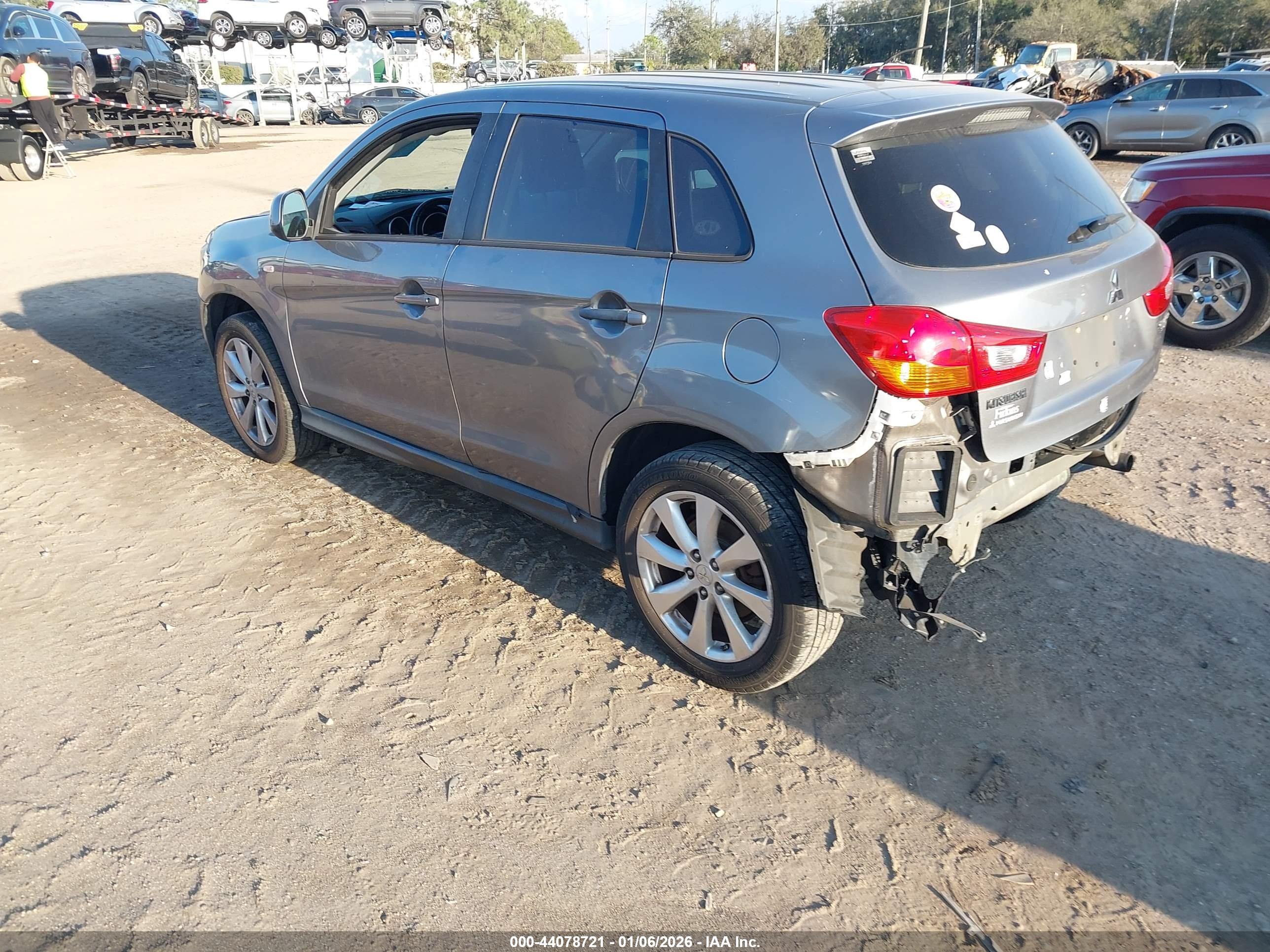 MITSUBISHI OUTLANDER image 3