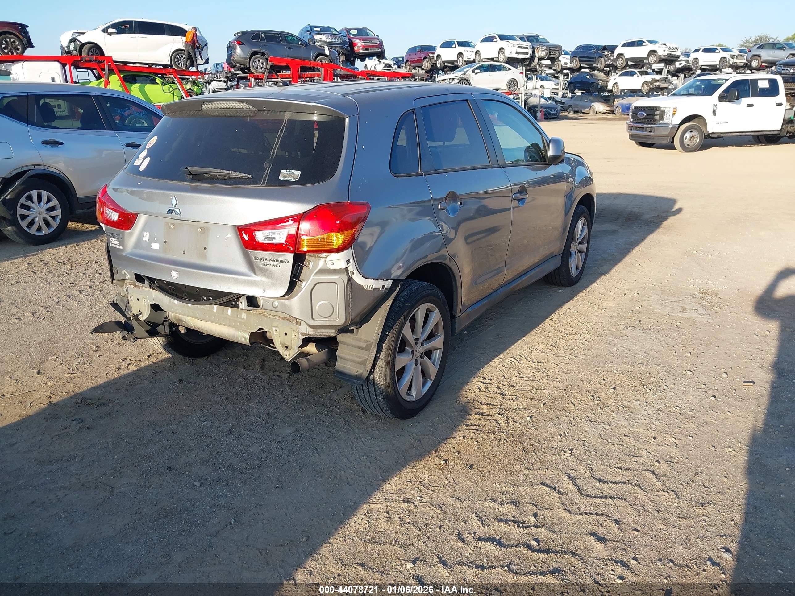 MITSUBISHI OUTLANDER image 4