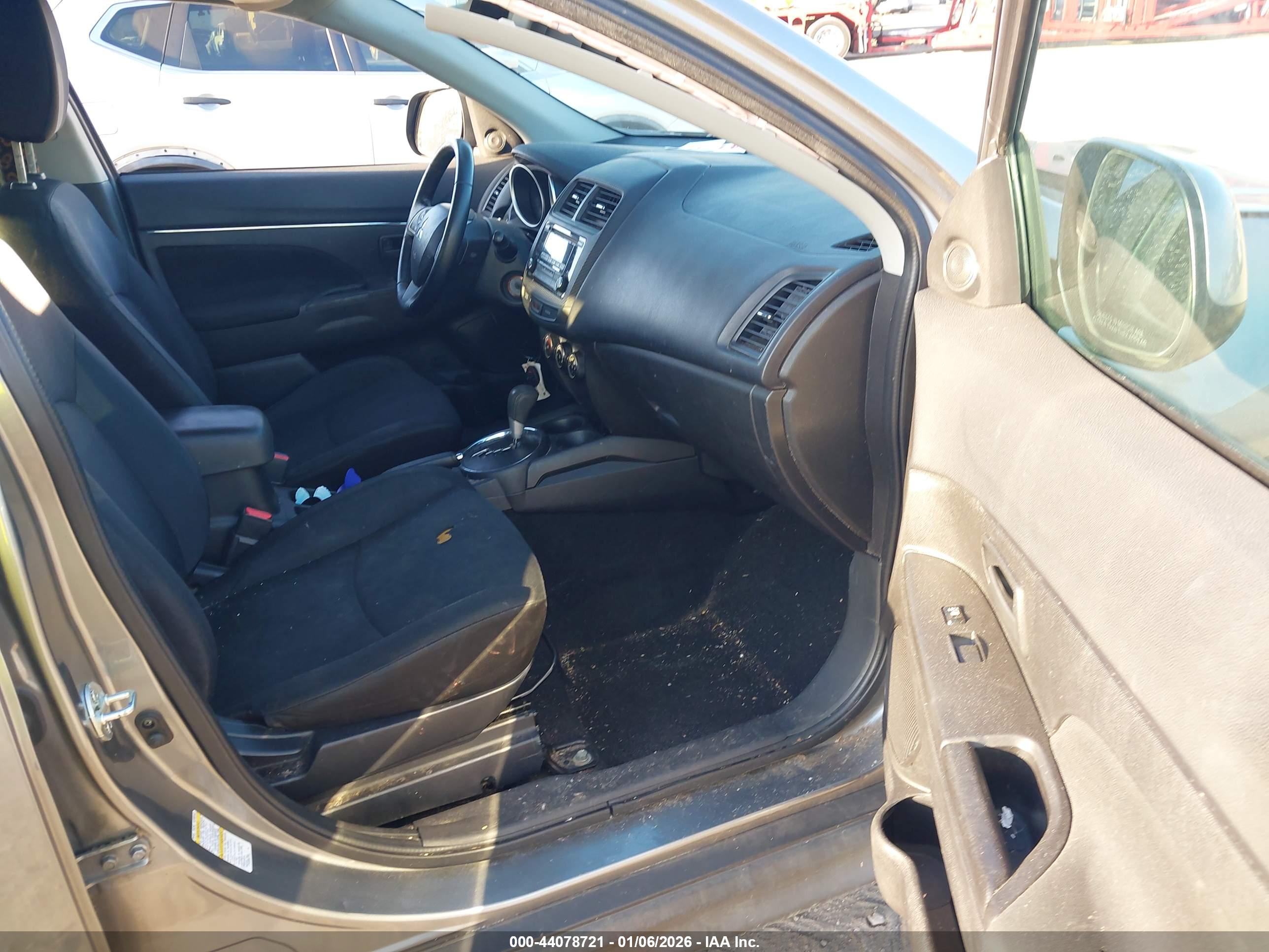 MITSUBISHI OUTLANDER image 5
