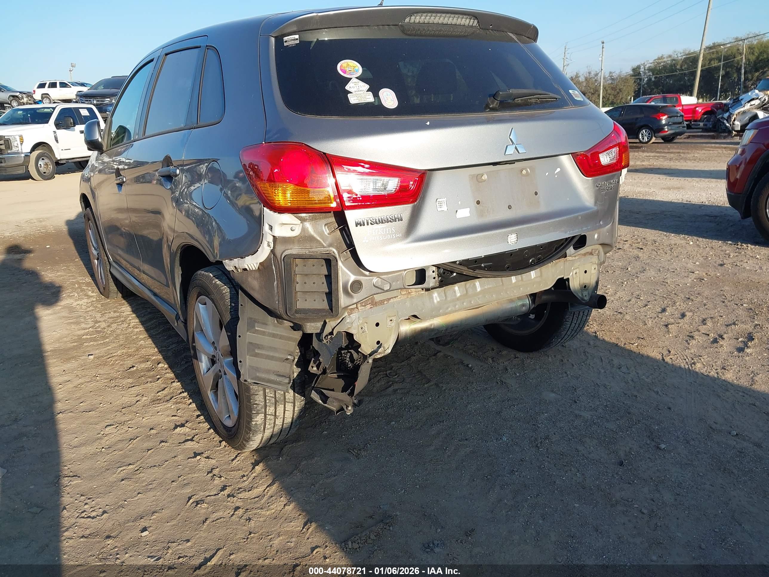 MITSUBISHI OUTLANDER image 6