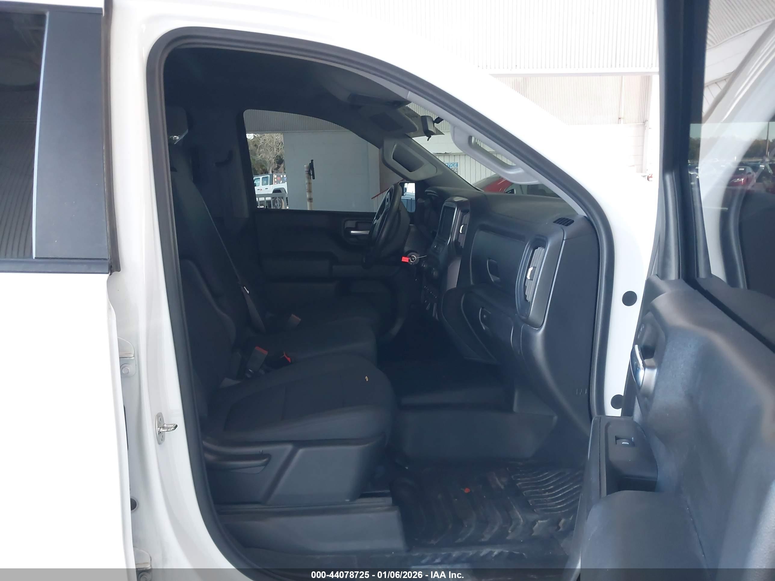 CHEVROLET SILVERADO image 5
