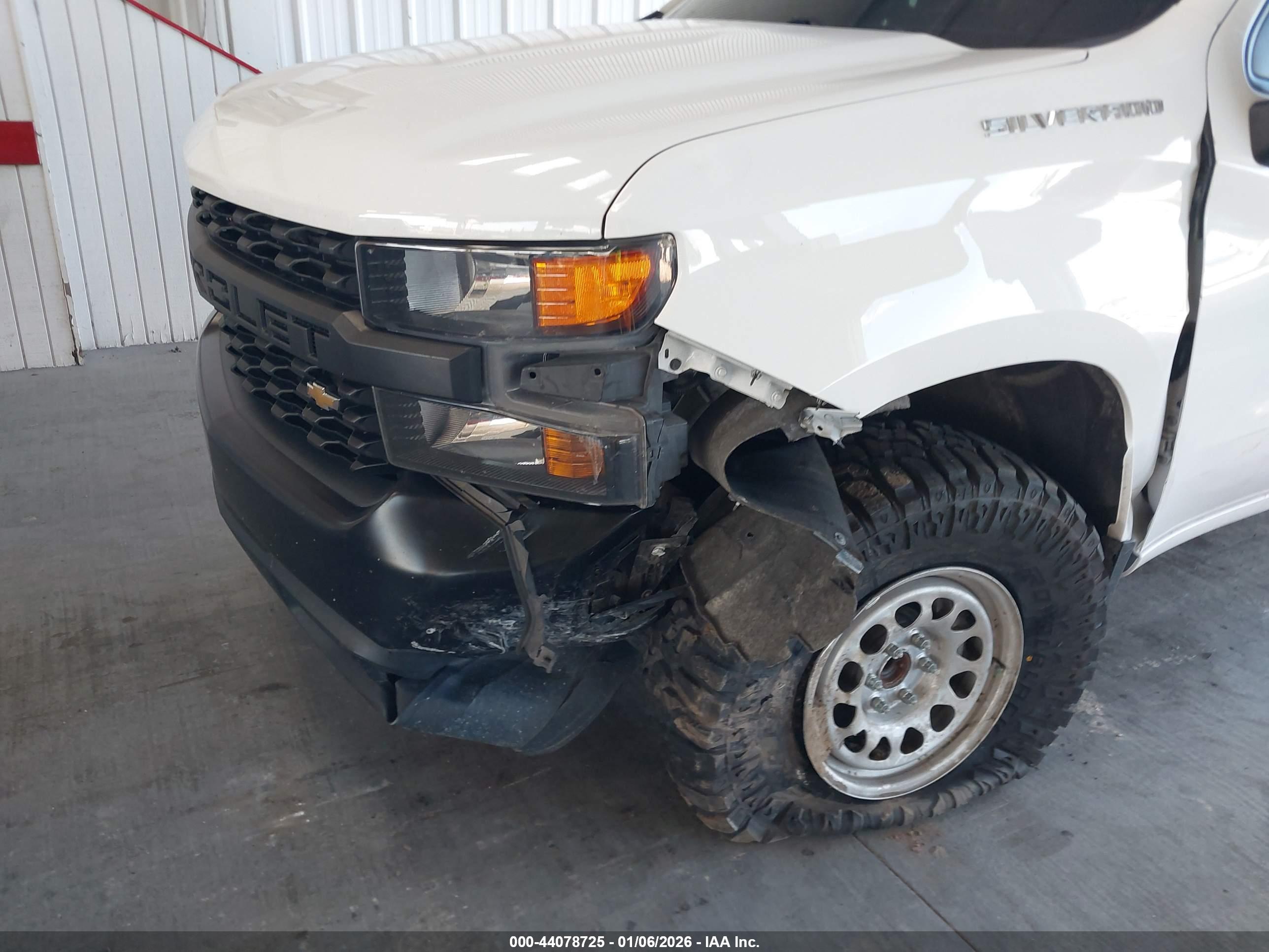 CHEVROLET SILVERADO image 6