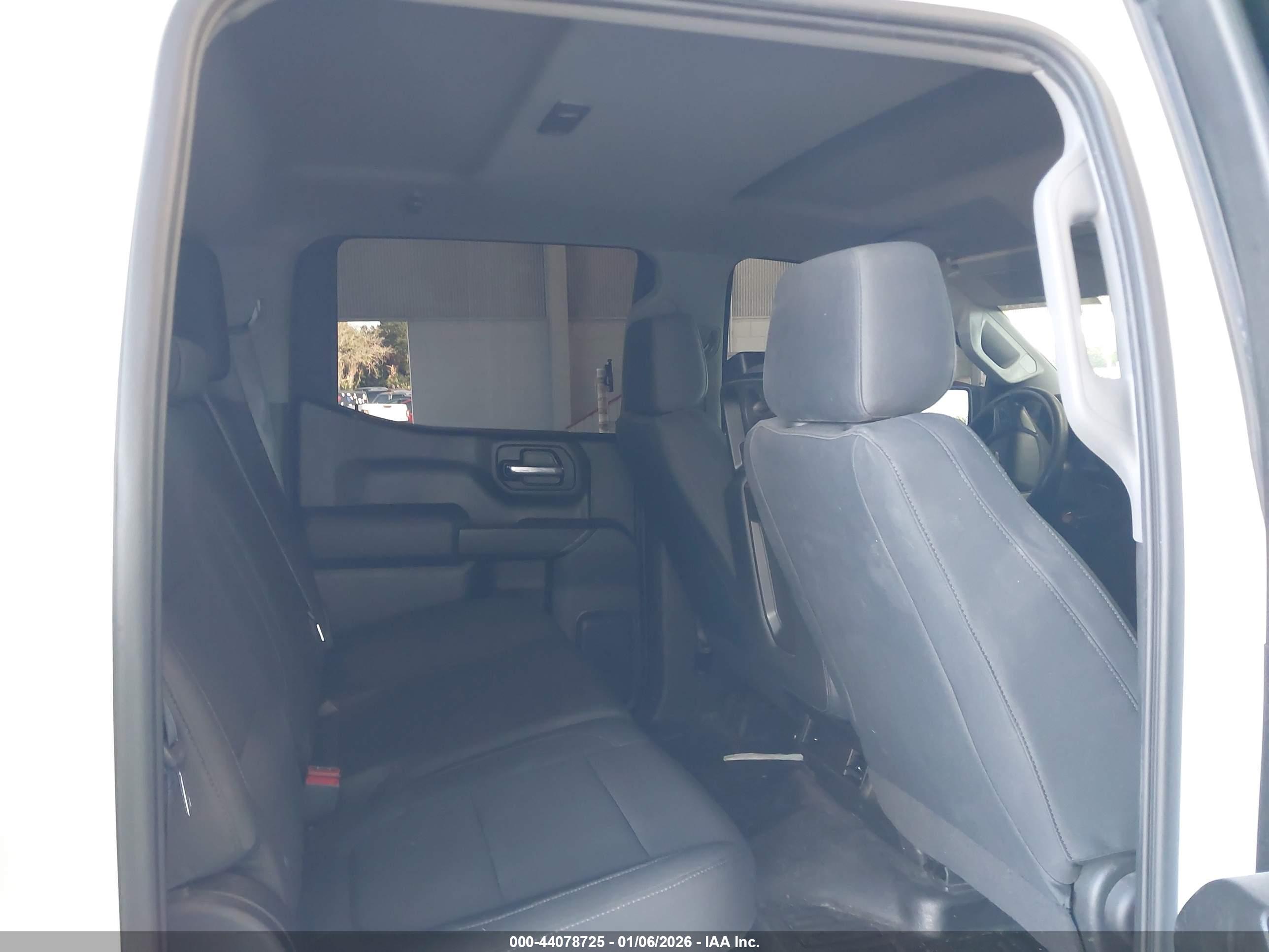CHEVROLET SILVERADO image 8