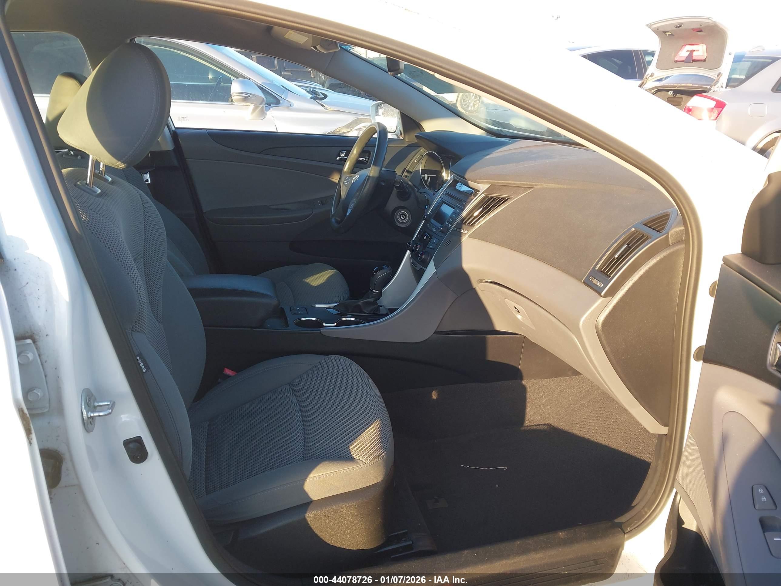 HYUNDAI SONATA image 5