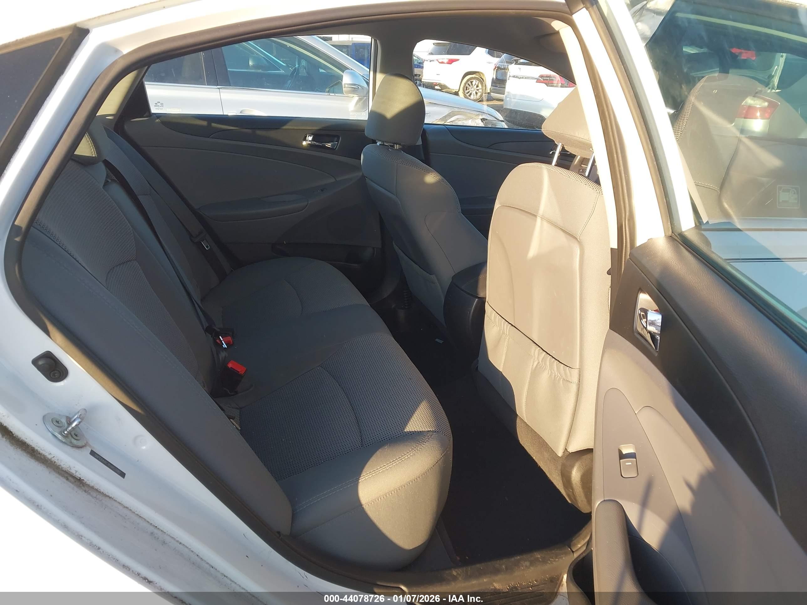 HYUNDAI SONATA image 8