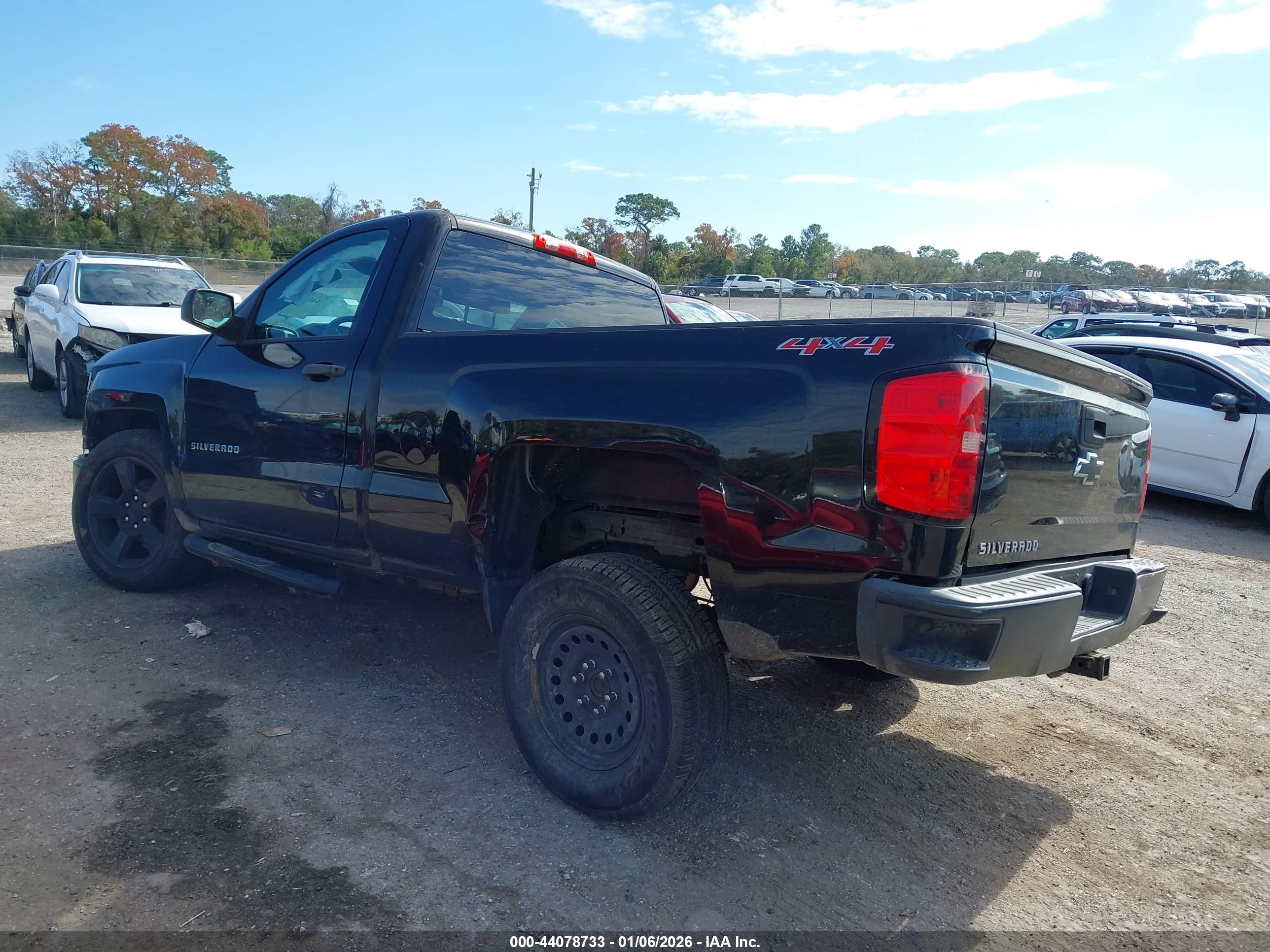 CHEVROLET SILVERADO image 3