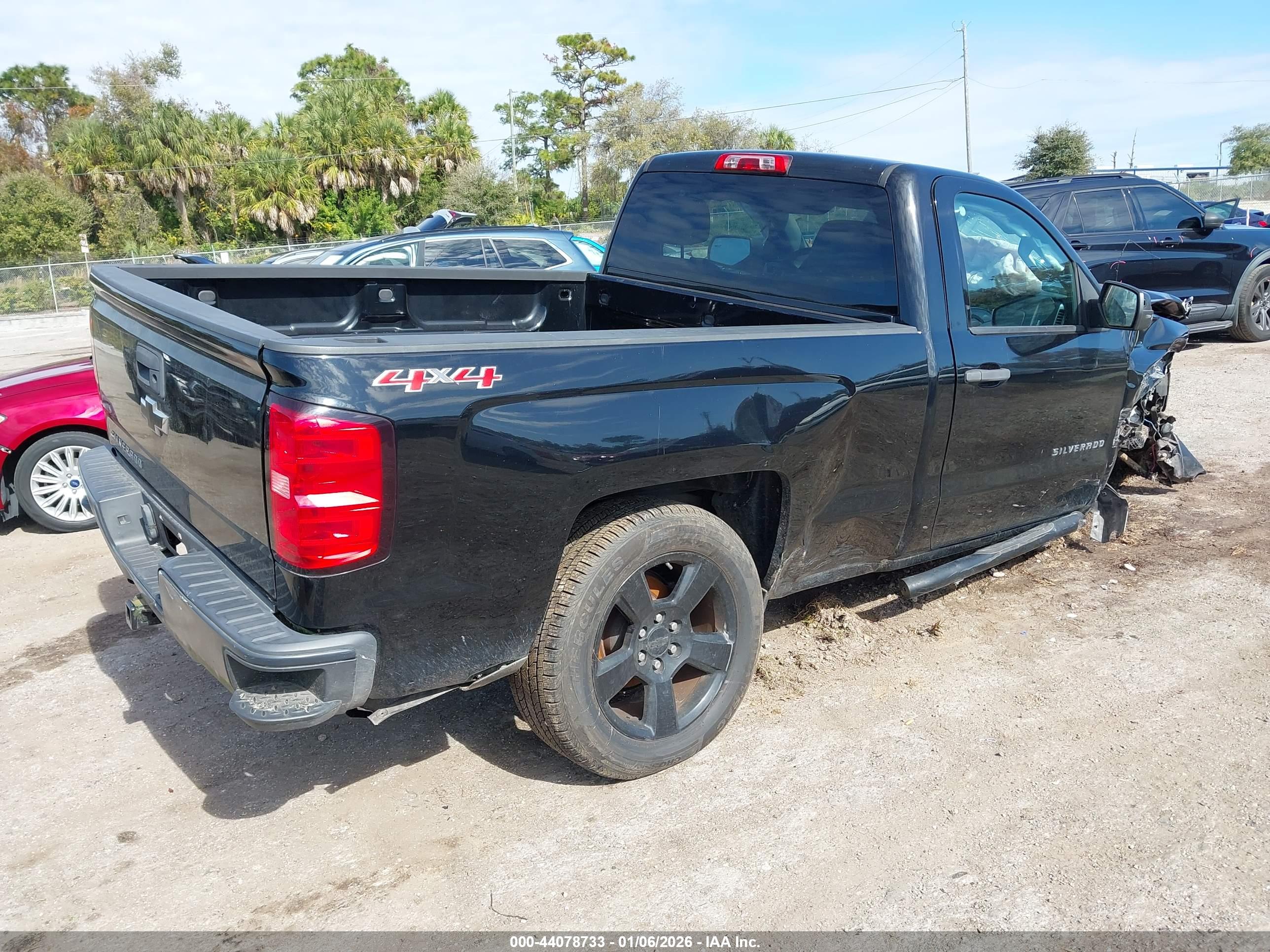 CHEVROLET SILVERADO image 4