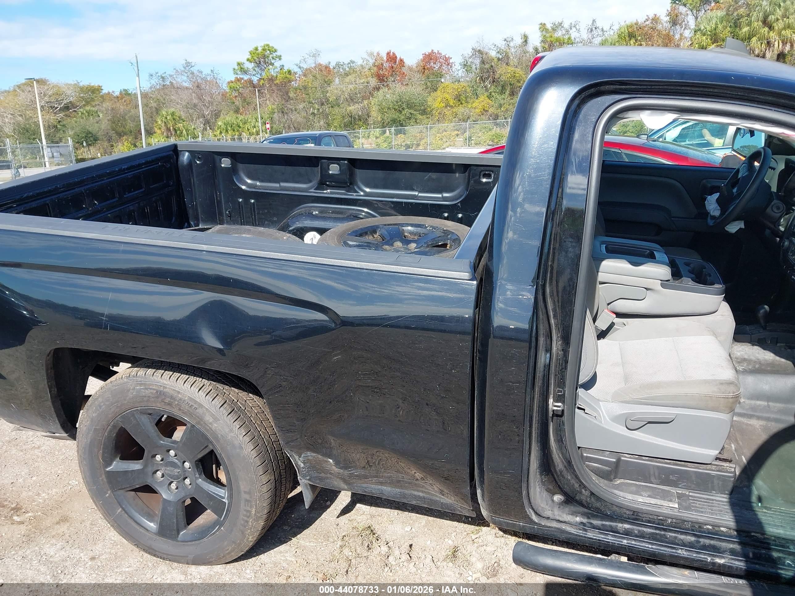 CHEVROLET SILVERADO image 8