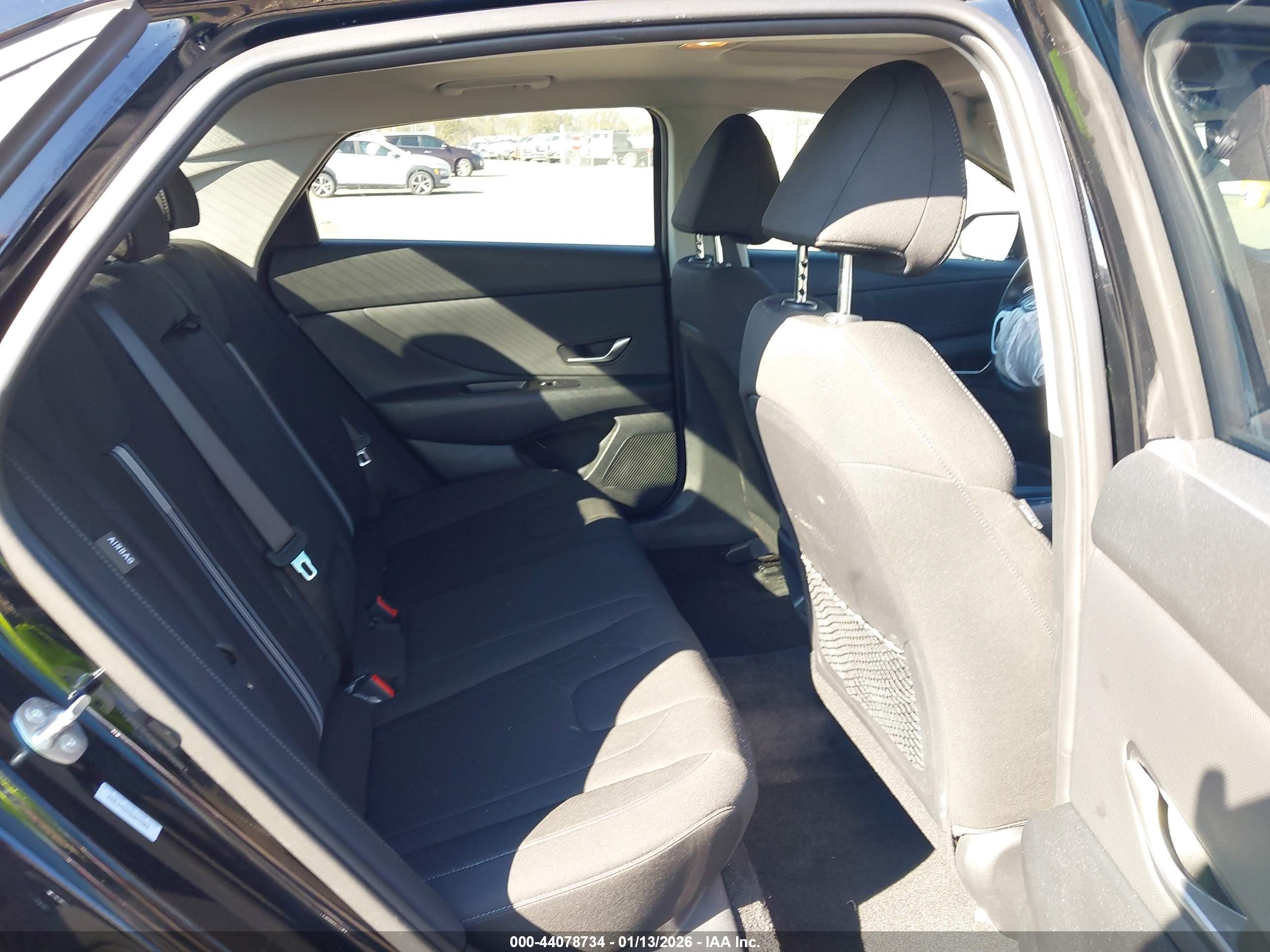 HYUNDAI ELANTRA image 8