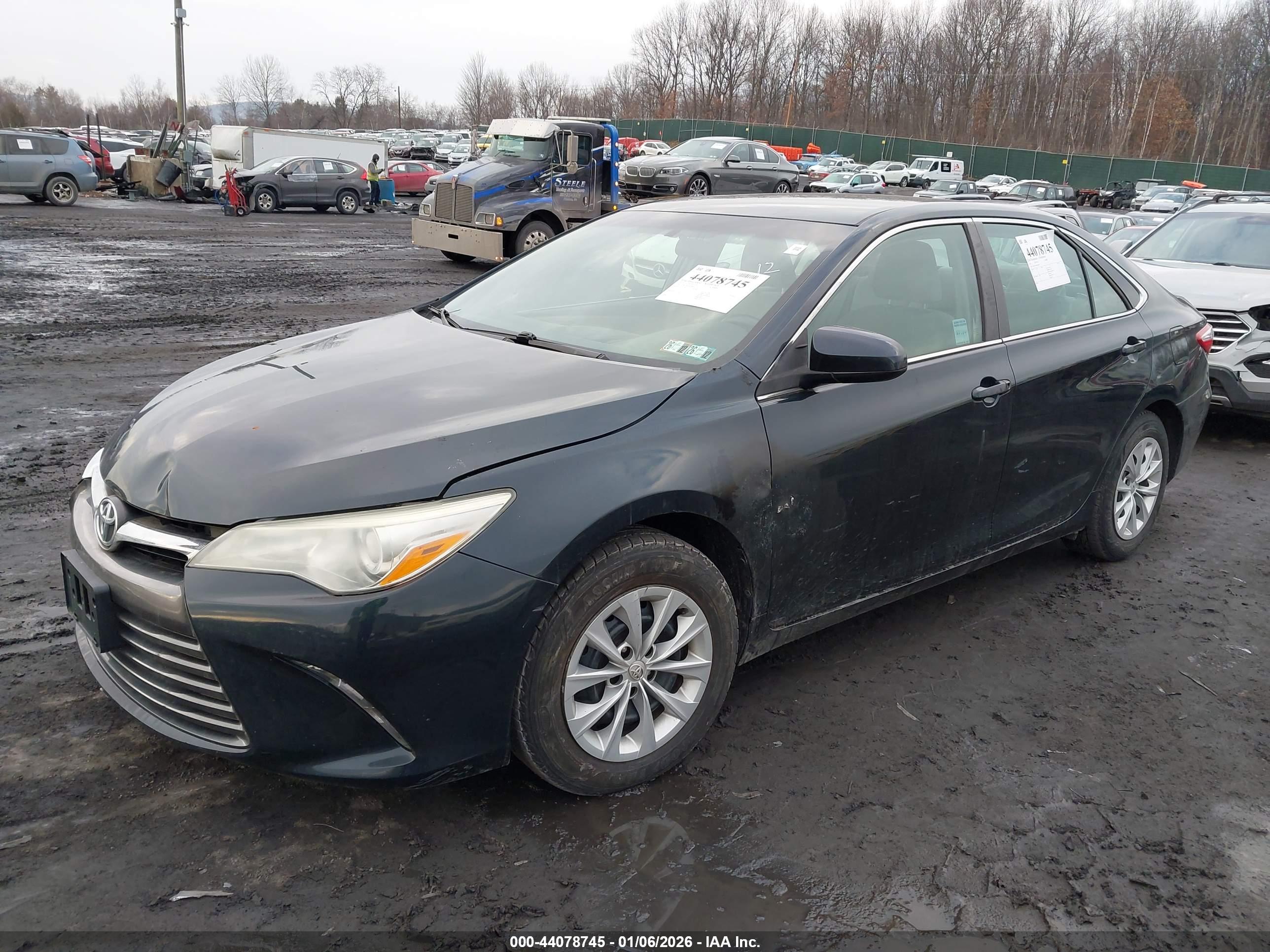 TOYOTA CAMRY image 2