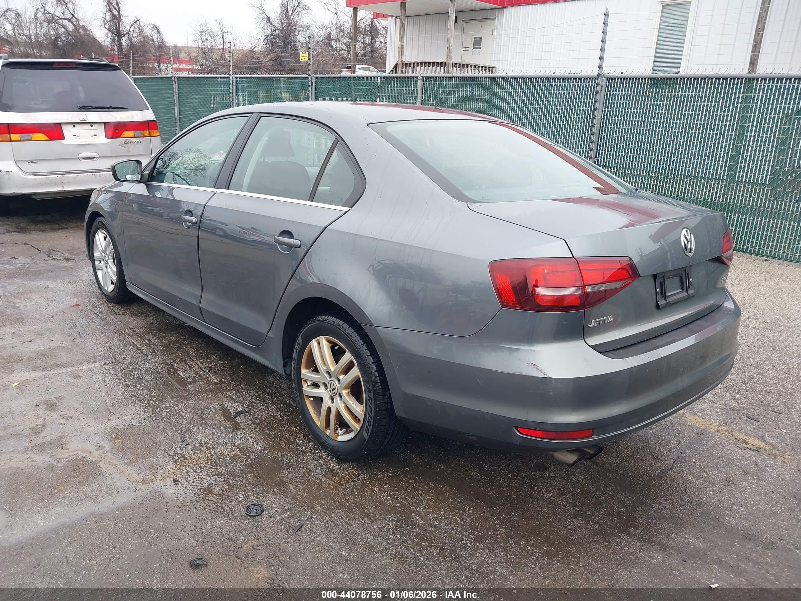 VOLKSWAGEN JETTA image 3