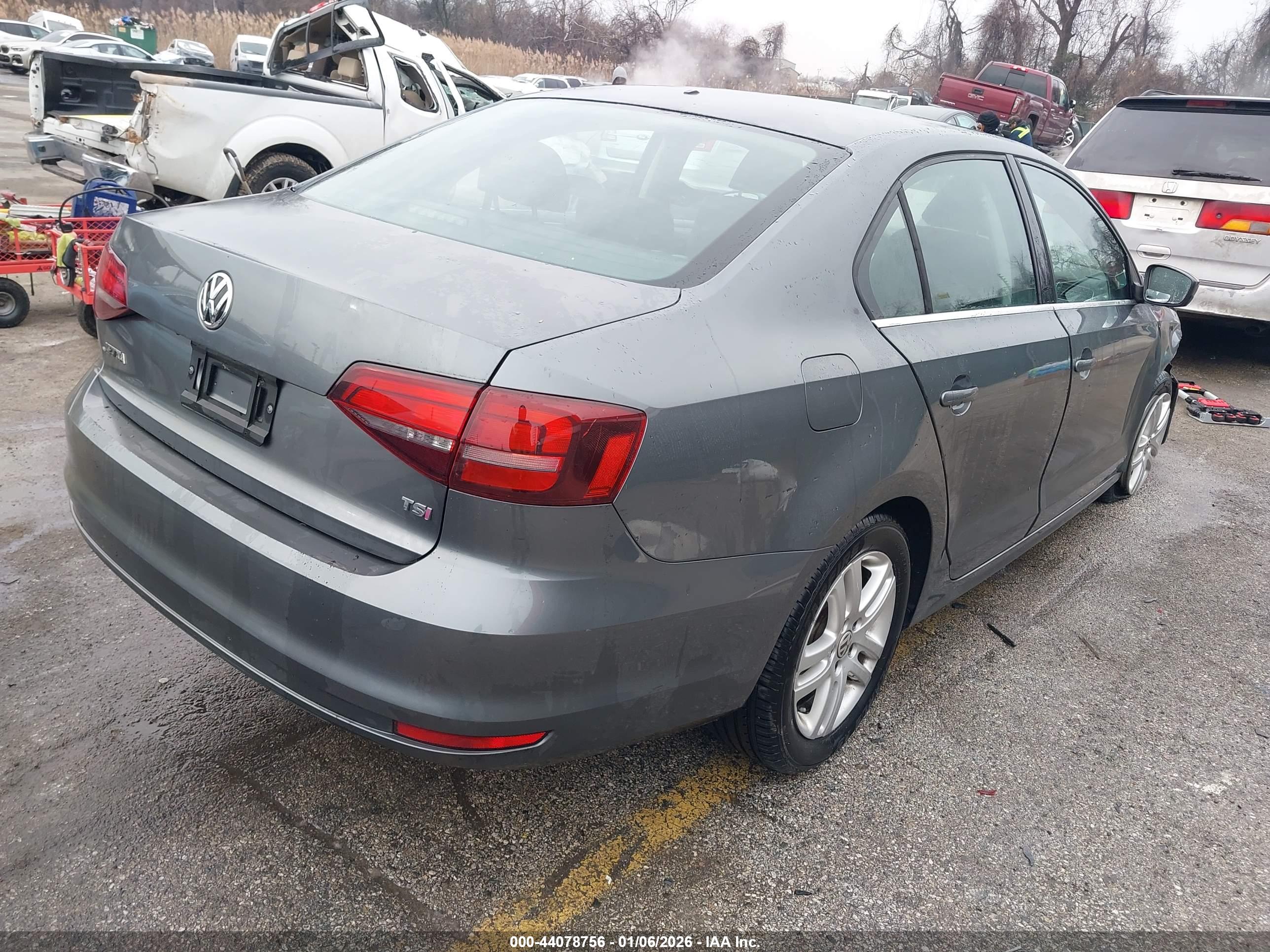 VOLKSWAGEN JETTA image 4