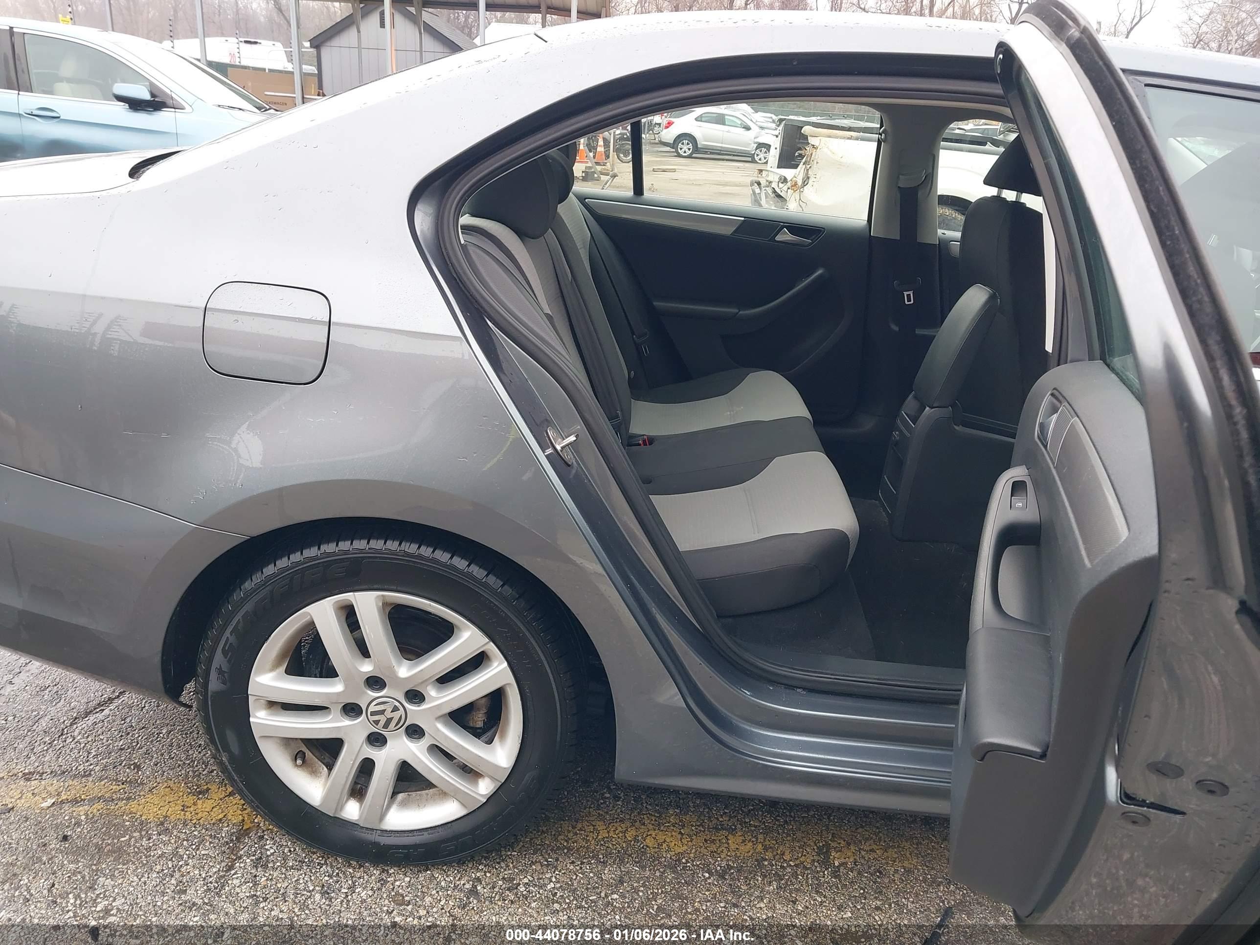 VOLKSWAGEN JETTA image 8