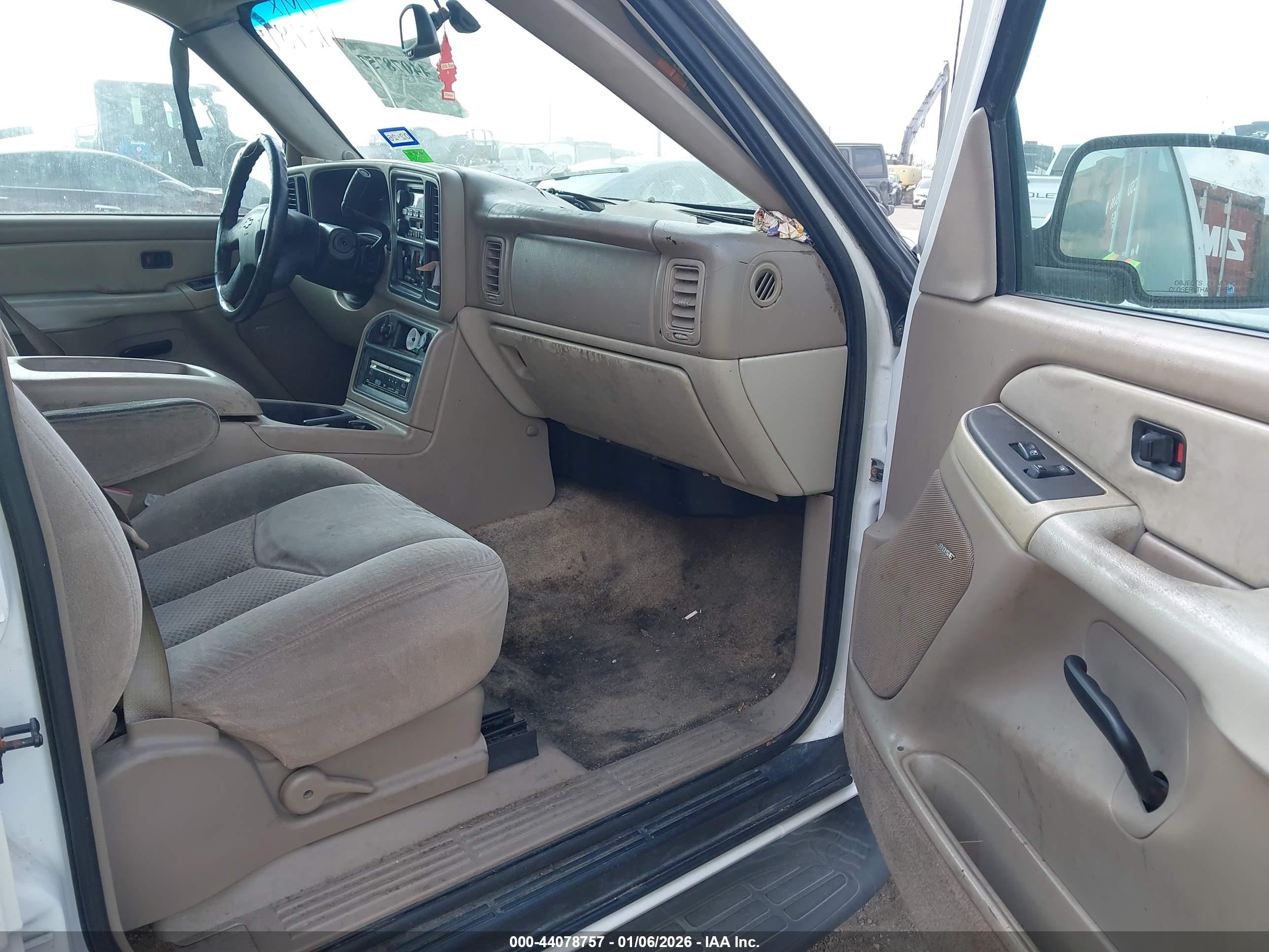 CHEVROLET SUBURBAN image 5