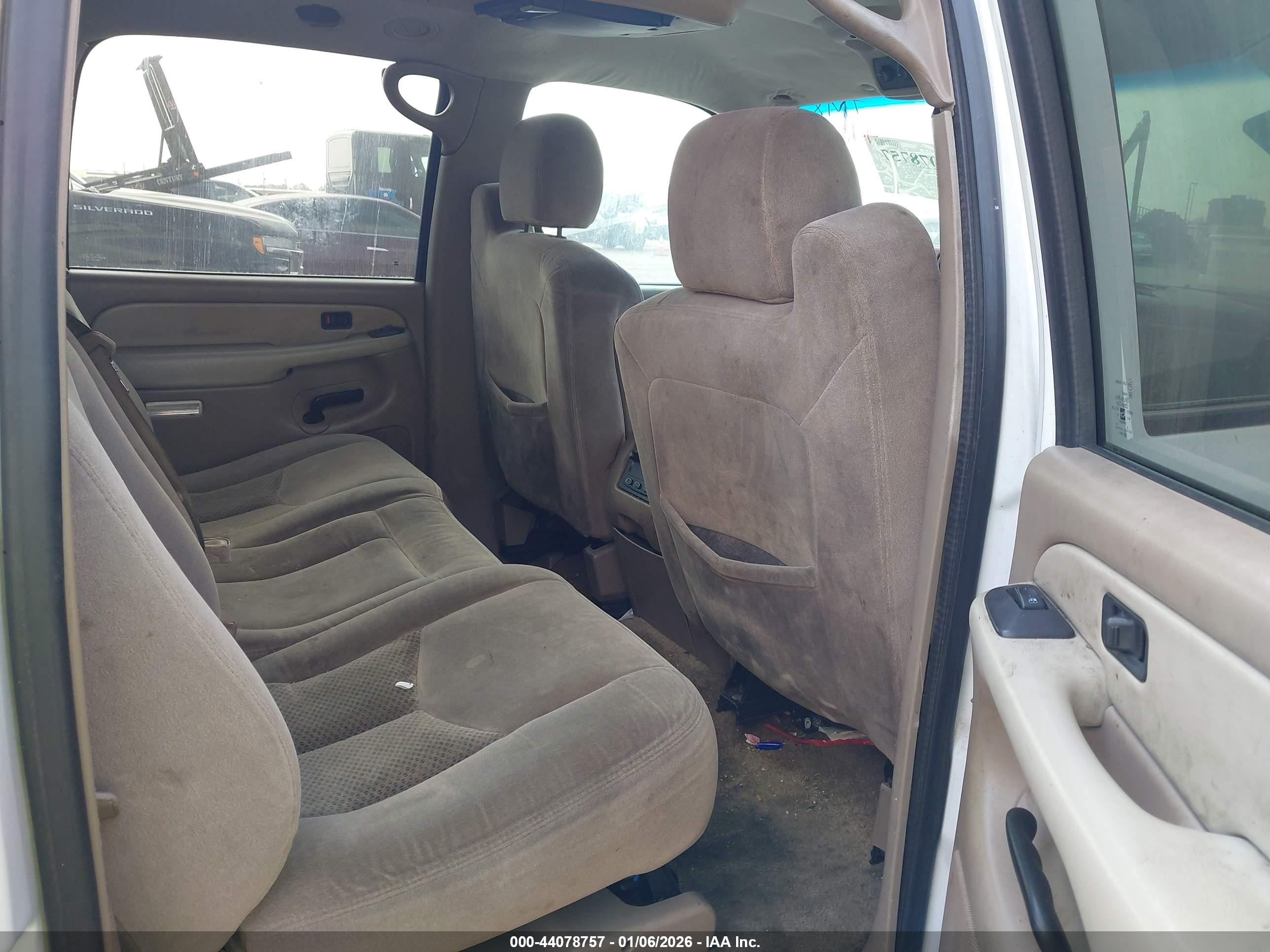 CHEVROLET SUBURBAN image 8