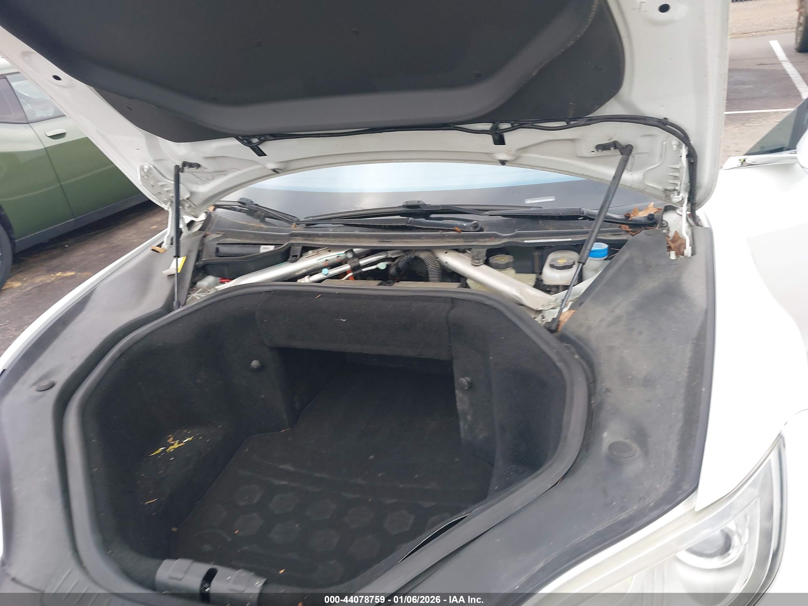 TESLA MODEL image 10